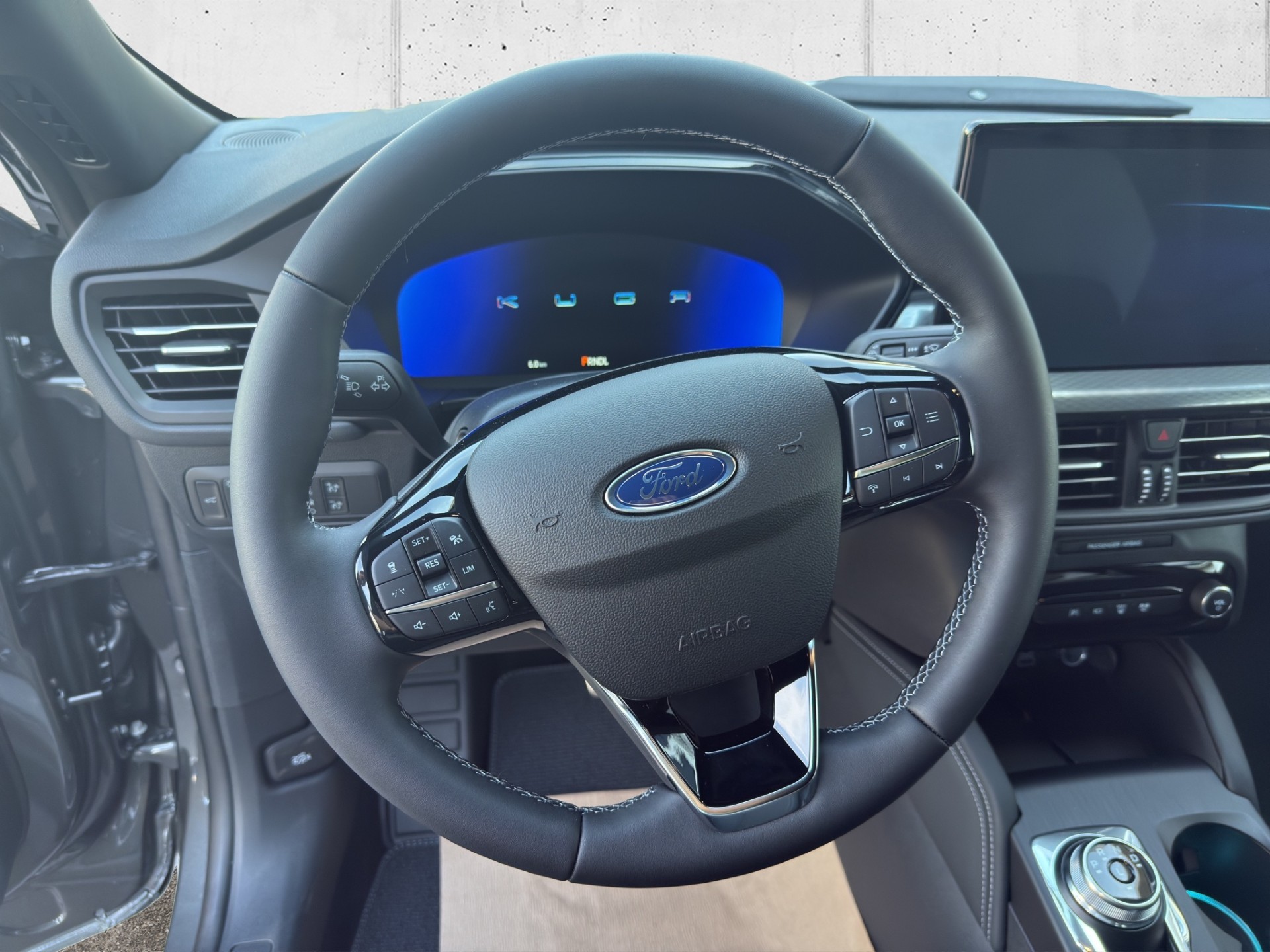 FORD Kuga 2.5 Hybrid Sound Edition 4x4-image-9