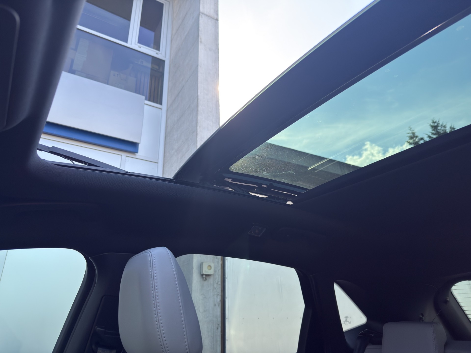 FORD Kuga 2.5 Hybrid Sound Edition 4x4-image-12