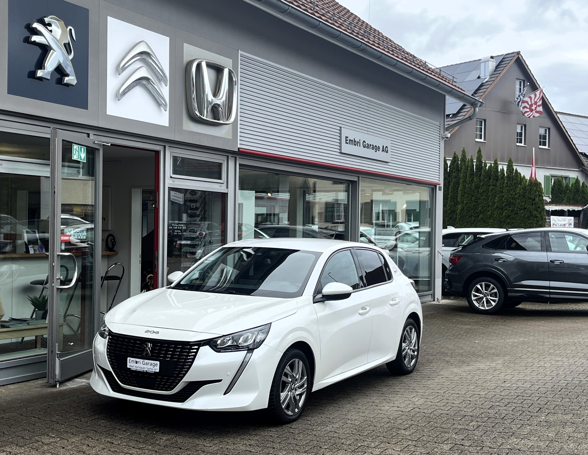 PEUGEOT 208 1.2 PureTech Allure EAT8