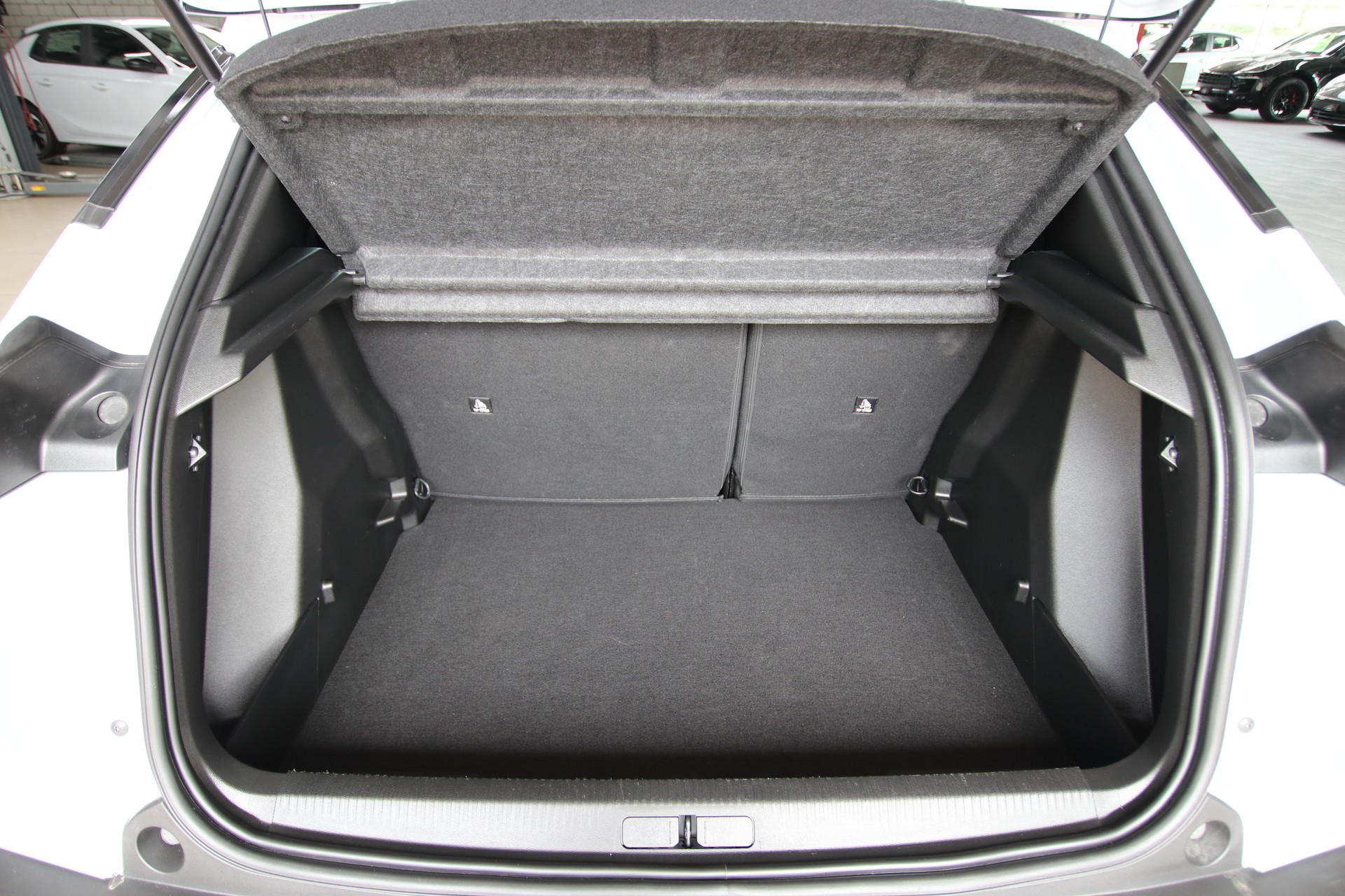 PEUGEOT 2008 1.2 145 MHEV Style-image-15