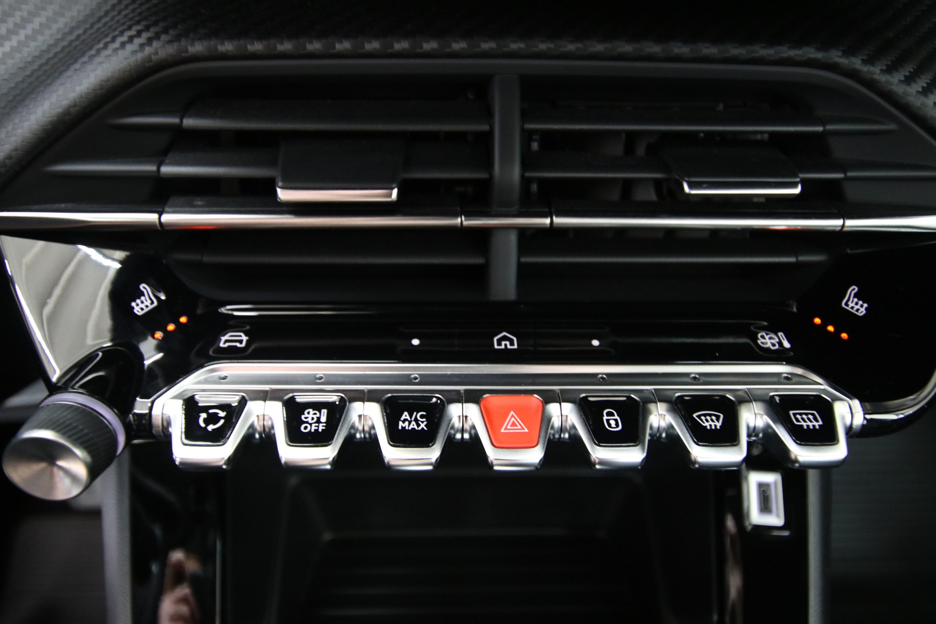 PEUGEOT 2008 1.2 145 MHEV Style-image-21