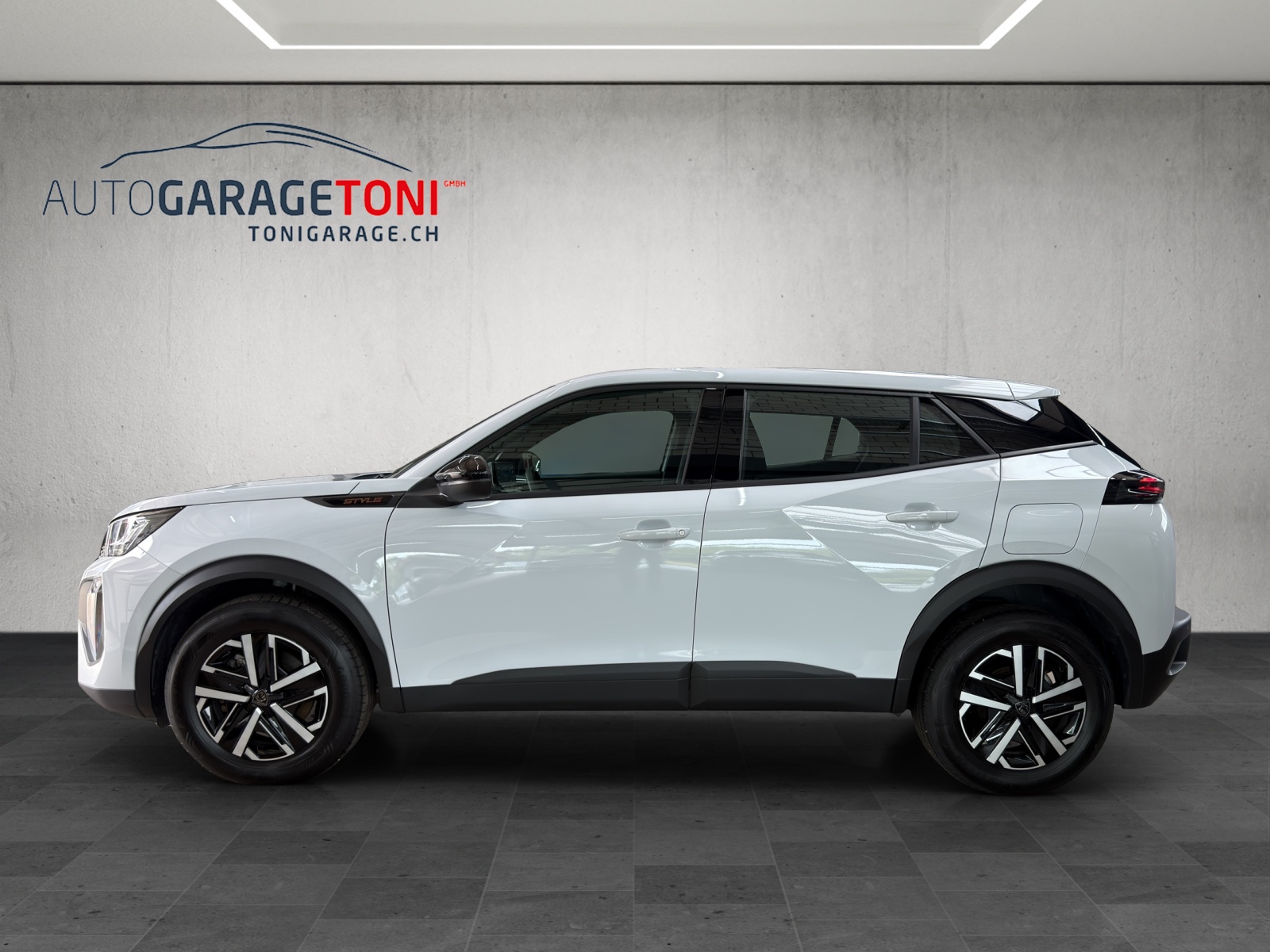 PEUGEOT 2008 1.2 145 MHEV Style-showroom-element-3