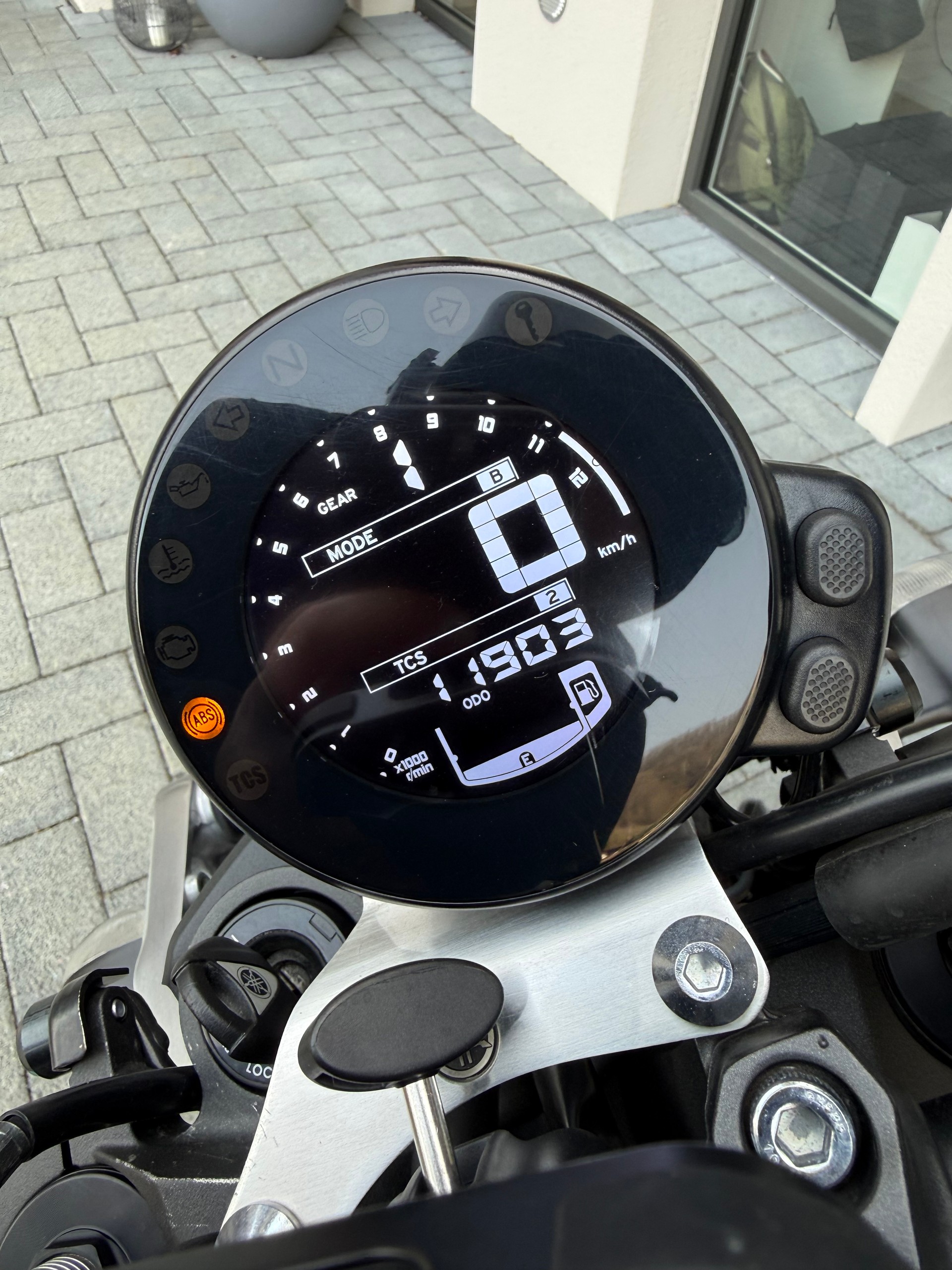 YAMAHA XSR 900-image-3