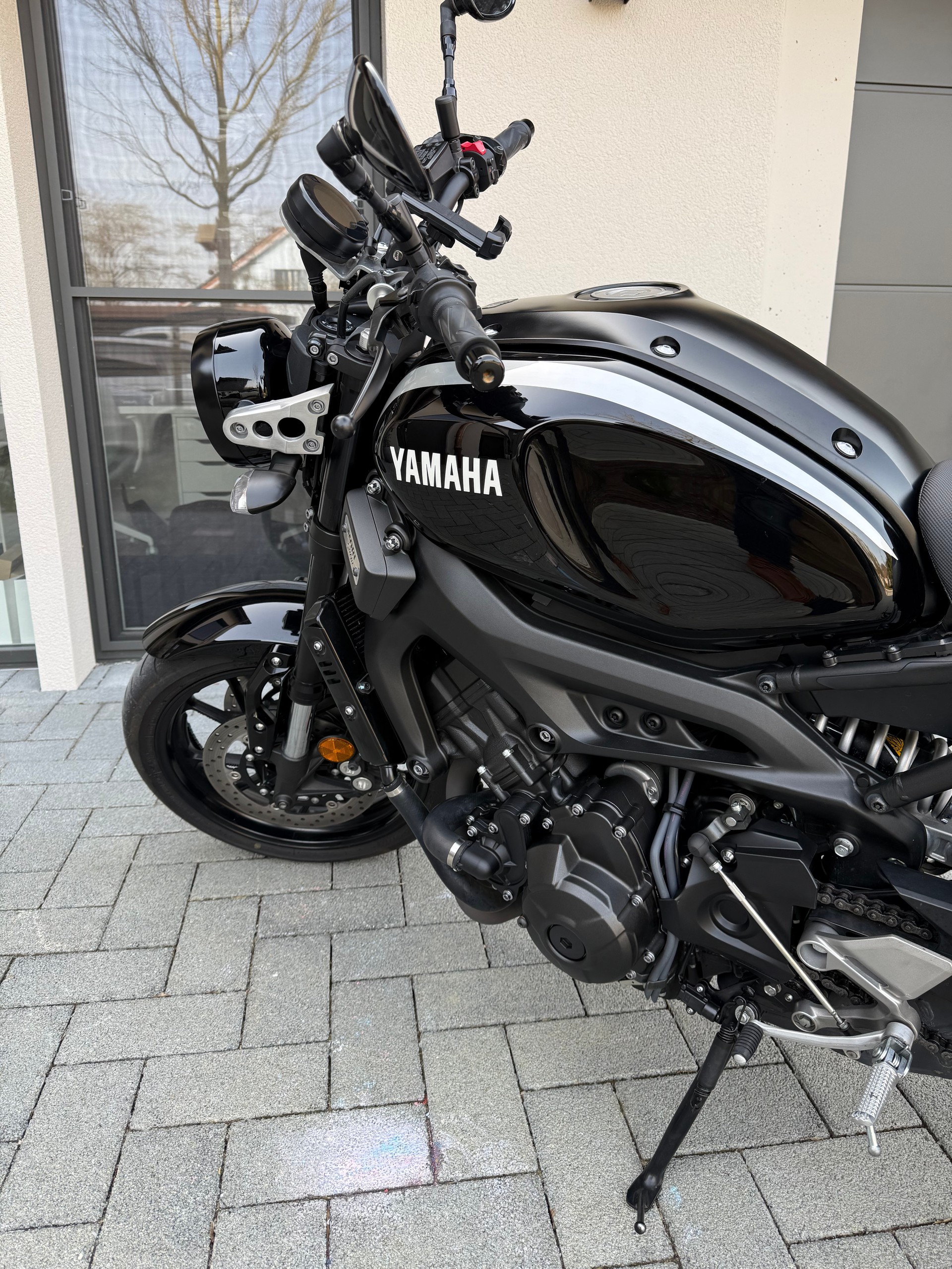 YAMAHA XSR 900-image-8