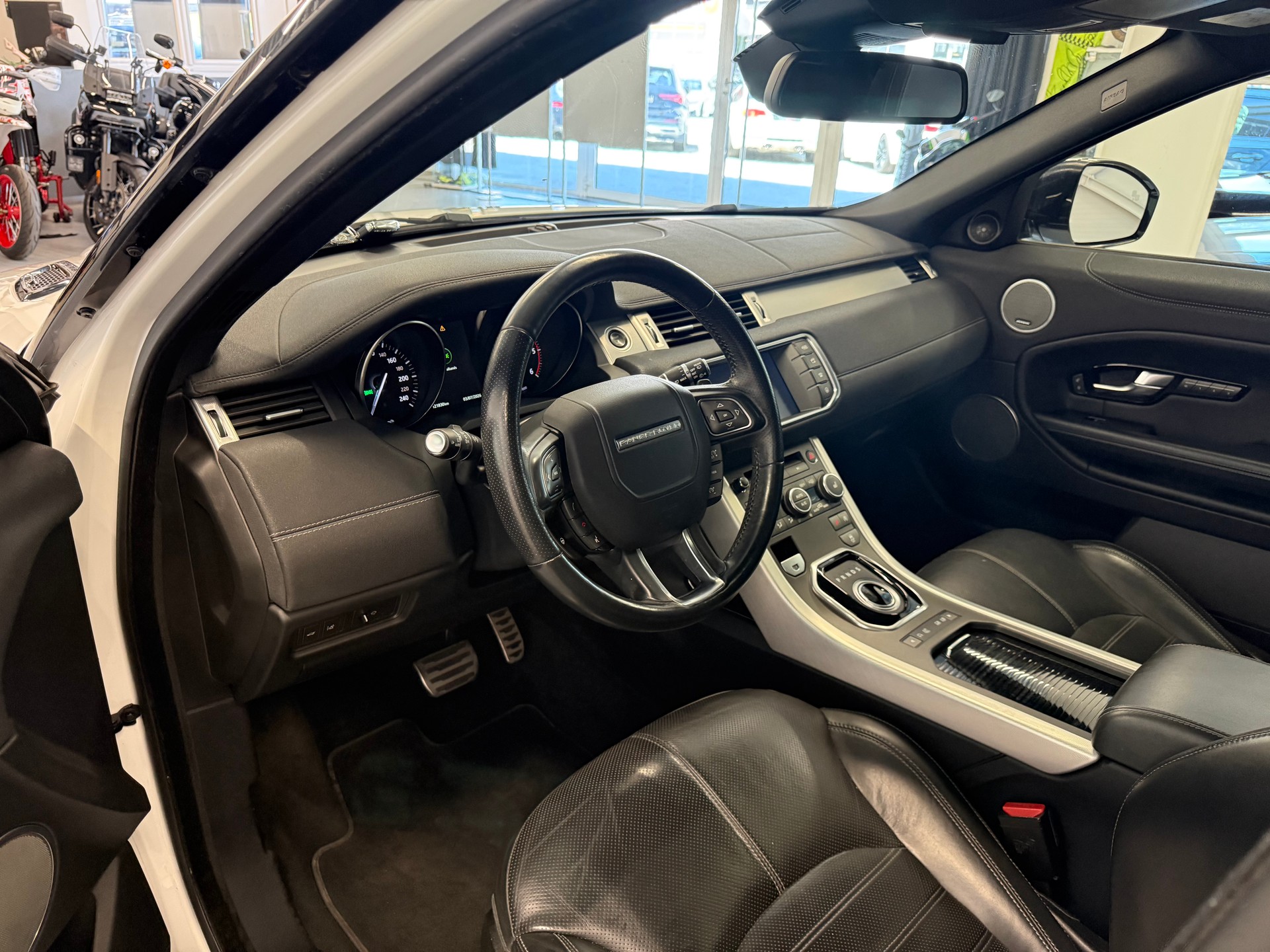 LAND ROVER Range Rover Evoque 2.0 TD4 HSE Dynamic-image-10