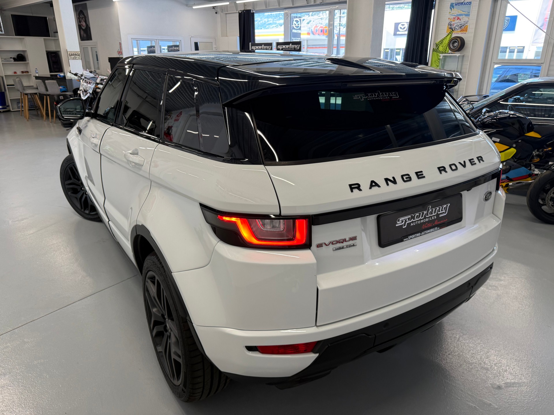 LAND ROVER Range Rover Evoque 2.0 TD4 HSE Dynamic-image-7