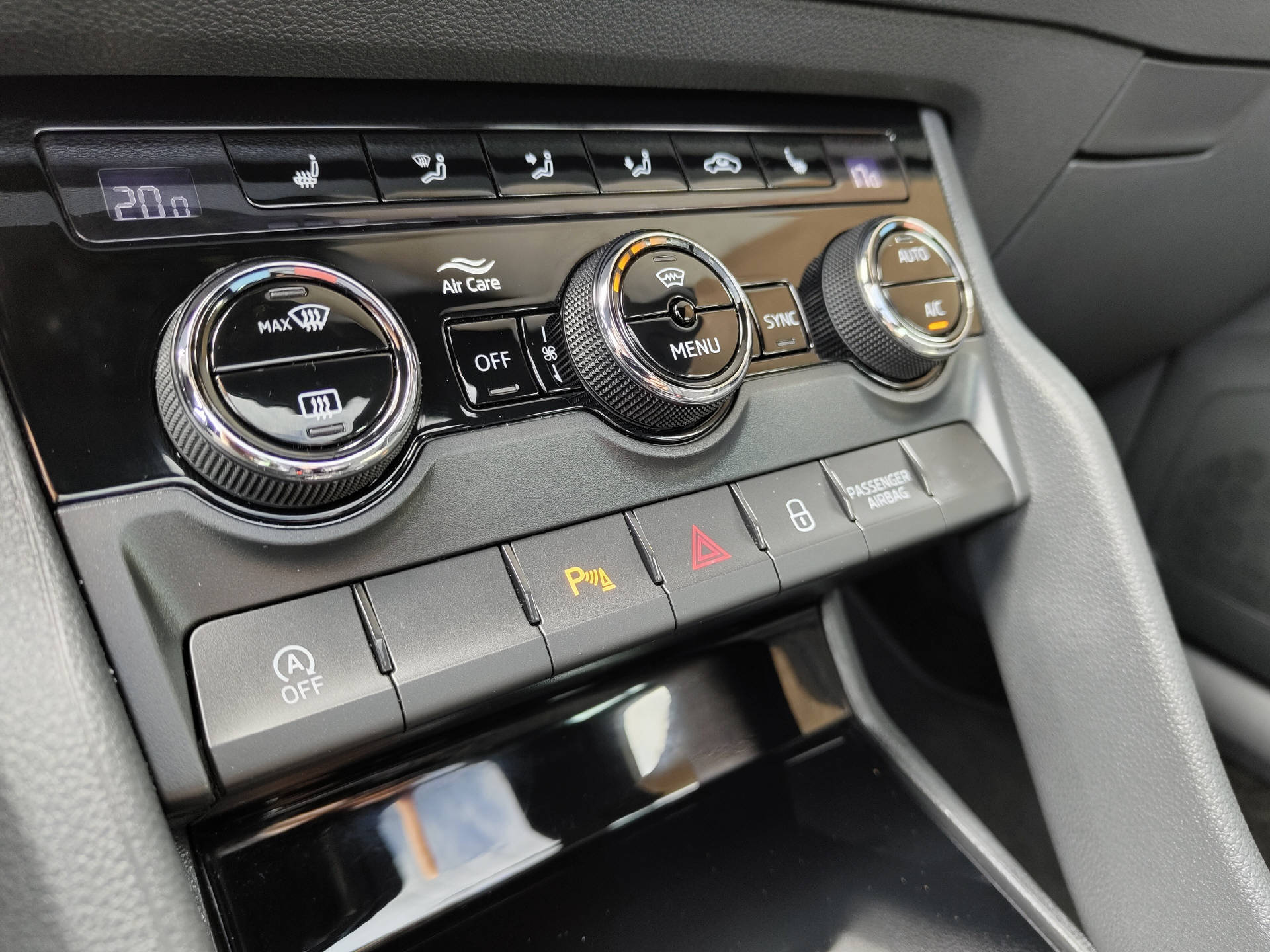 SKODA Karoq 2.0 TSI SportLine 4x4 DSG-image-10