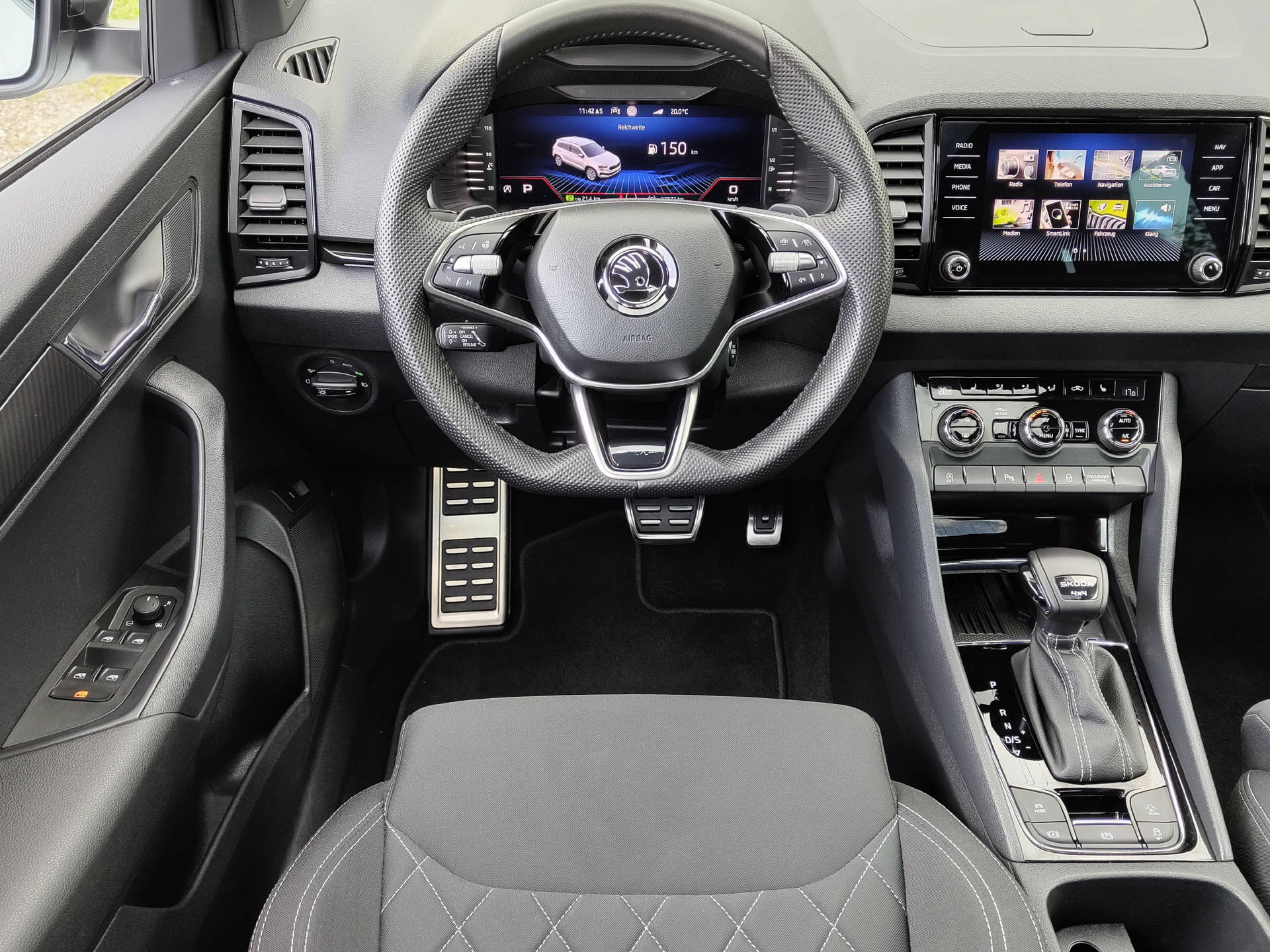 SKODA Karoq 2.0 TSI SportLine 4x4 DSG-image-4