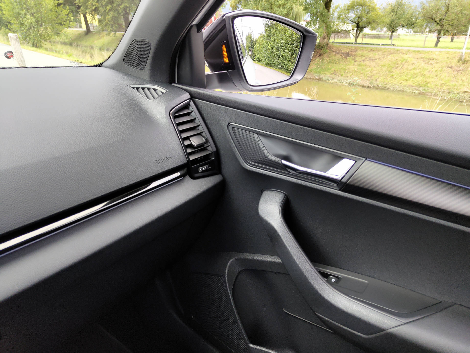 SKODA Karoq 2.0 TSI SportLine 4x4 DSG-image-11