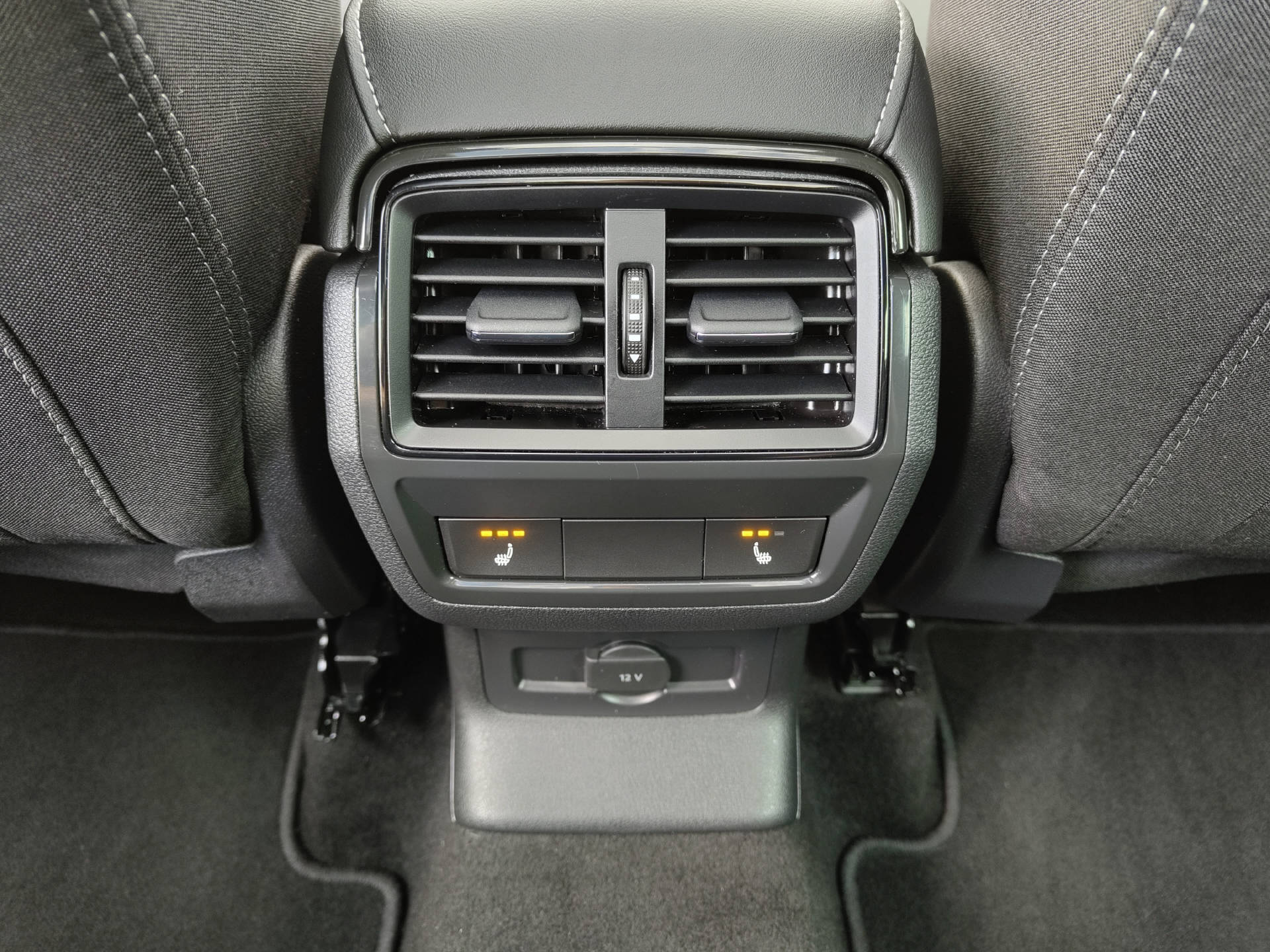 SKODA Karoq 2.0 TSI SportLine 4x4 DSG-image-13