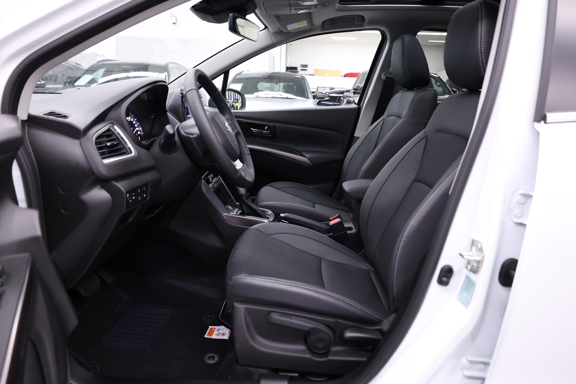 SUZUKI S-Cross 1.4 T Compact Top Hybrid 4x4-image-14