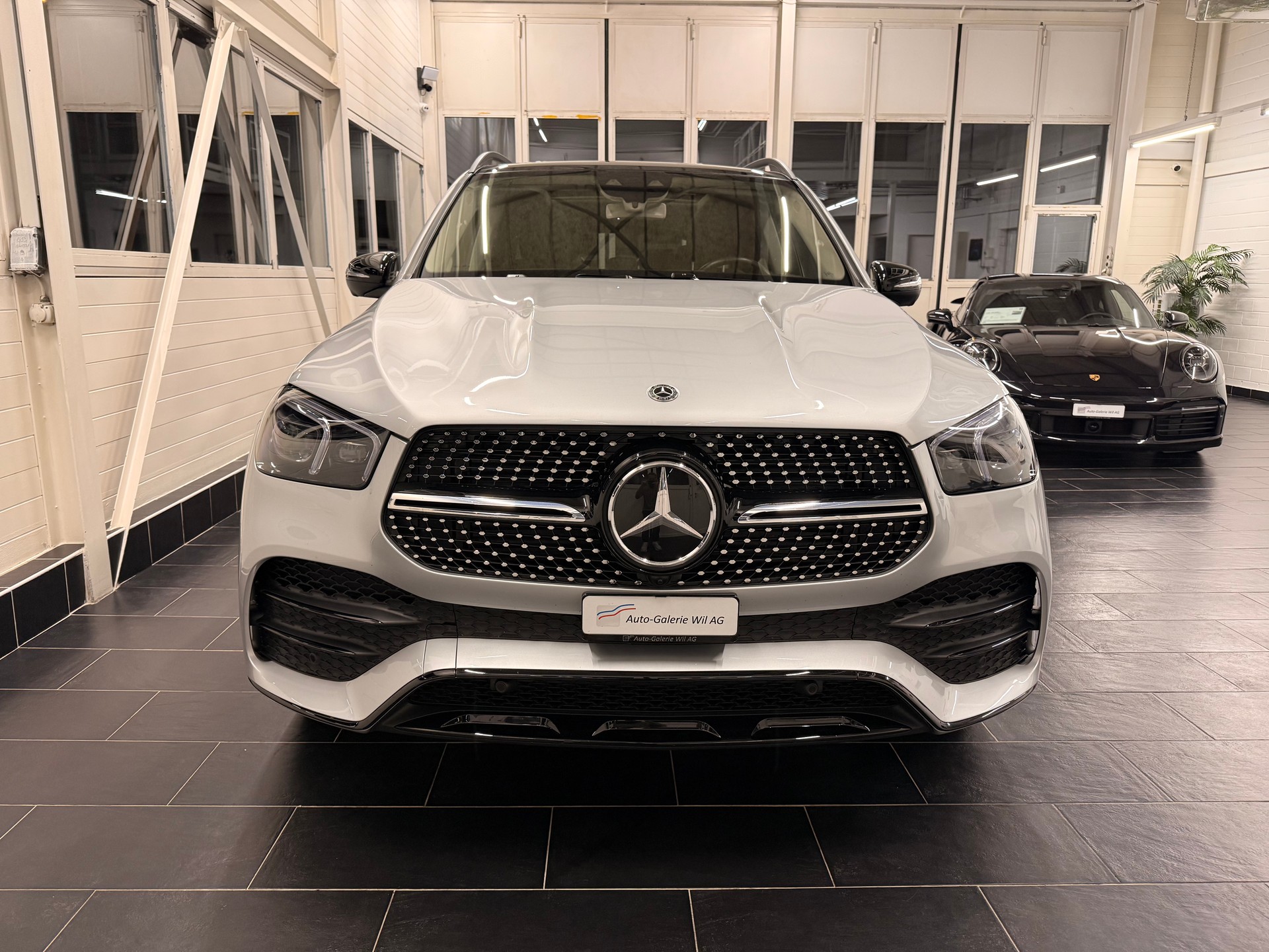 MERCEDES-BENZ GLE 350 d 4Matic AMG Line 9G-Tronic-showroom-element-2
