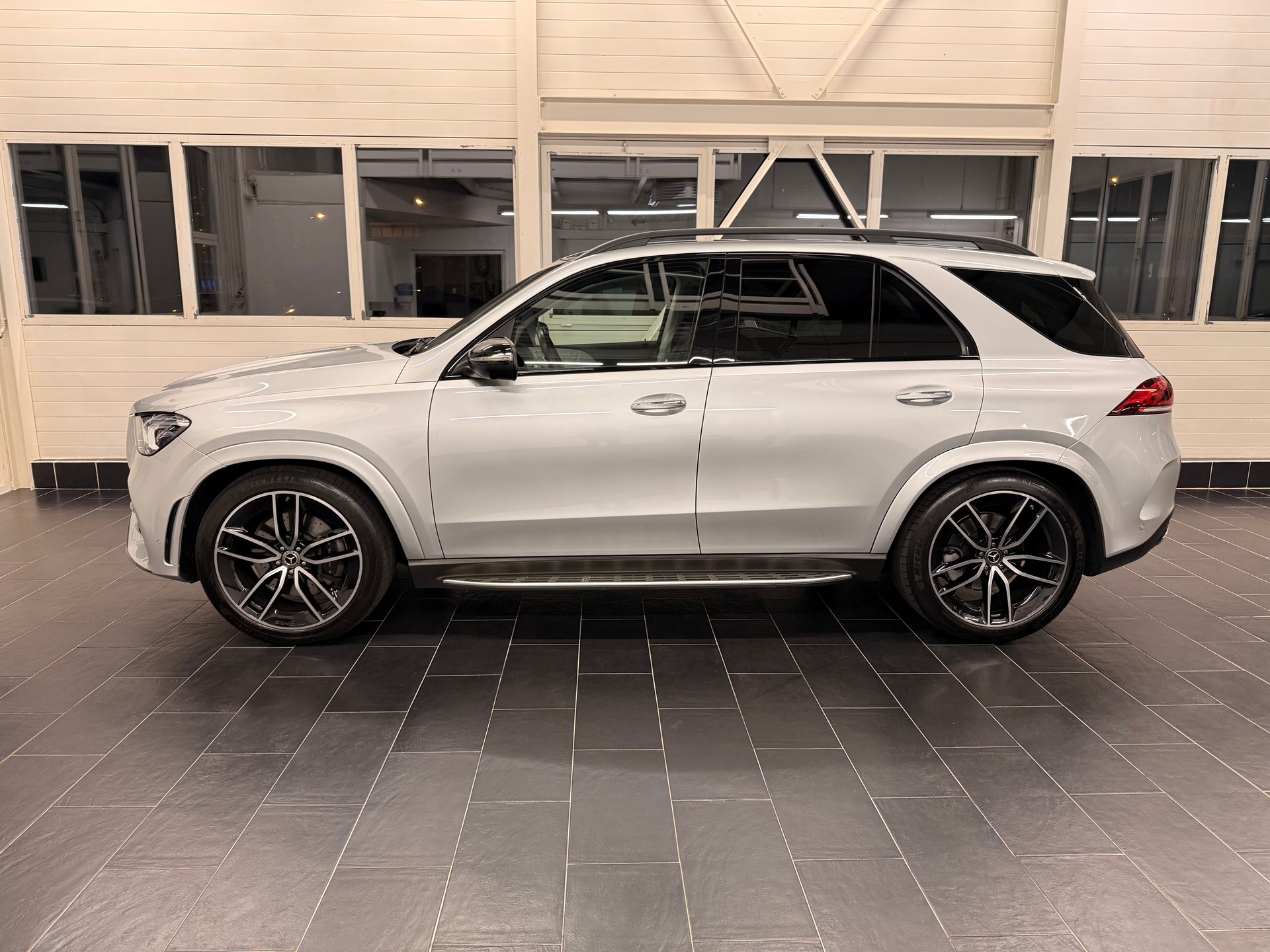 MERCEDES-BENZ GLE 350 d 4Matic AMG Line 9G-Tronic-showroom-element-3
