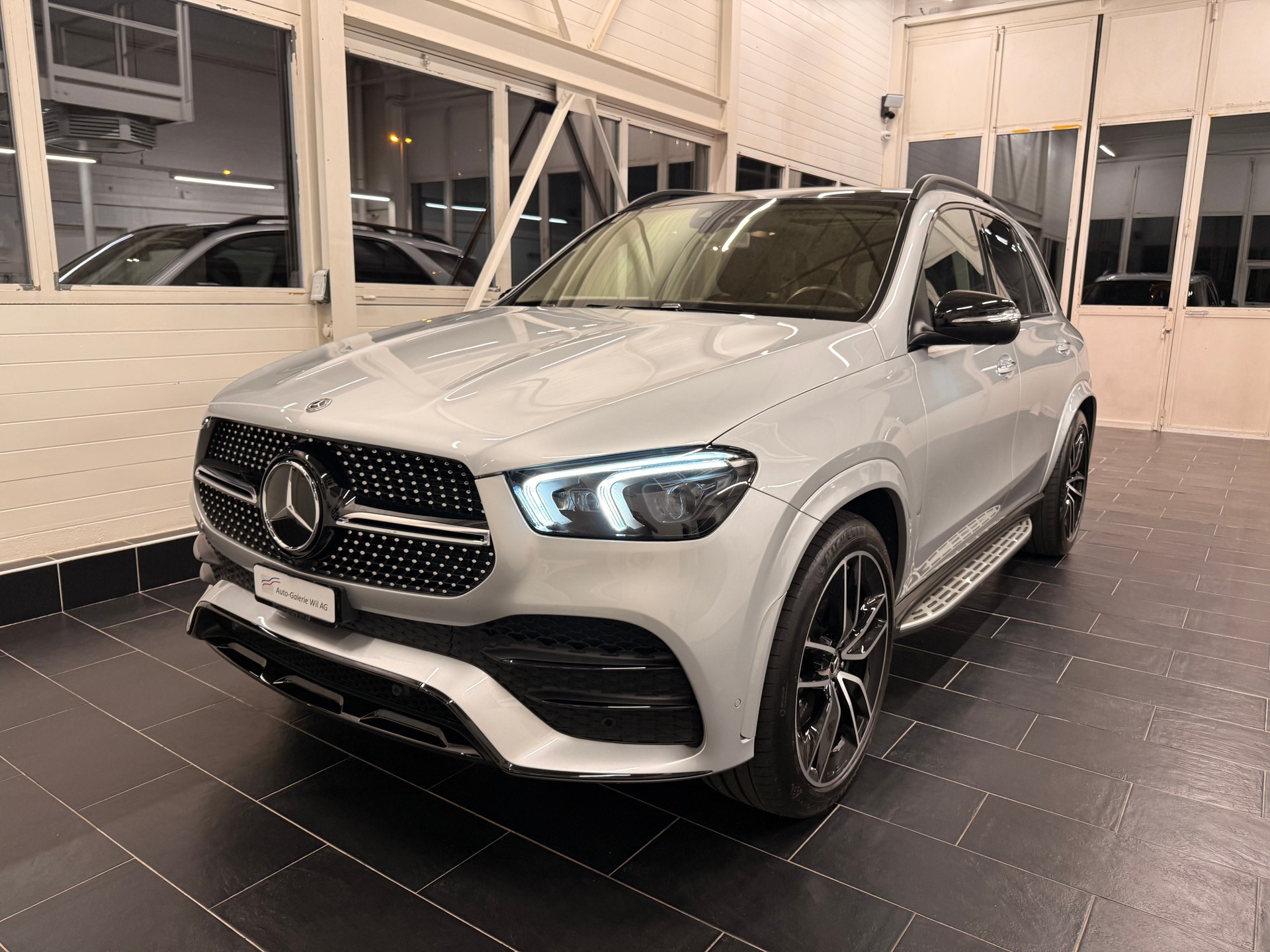 MERCEDES-BENZ GLE 350 d 4Matic AMG Line 9G-Tronic-showroom-element-1