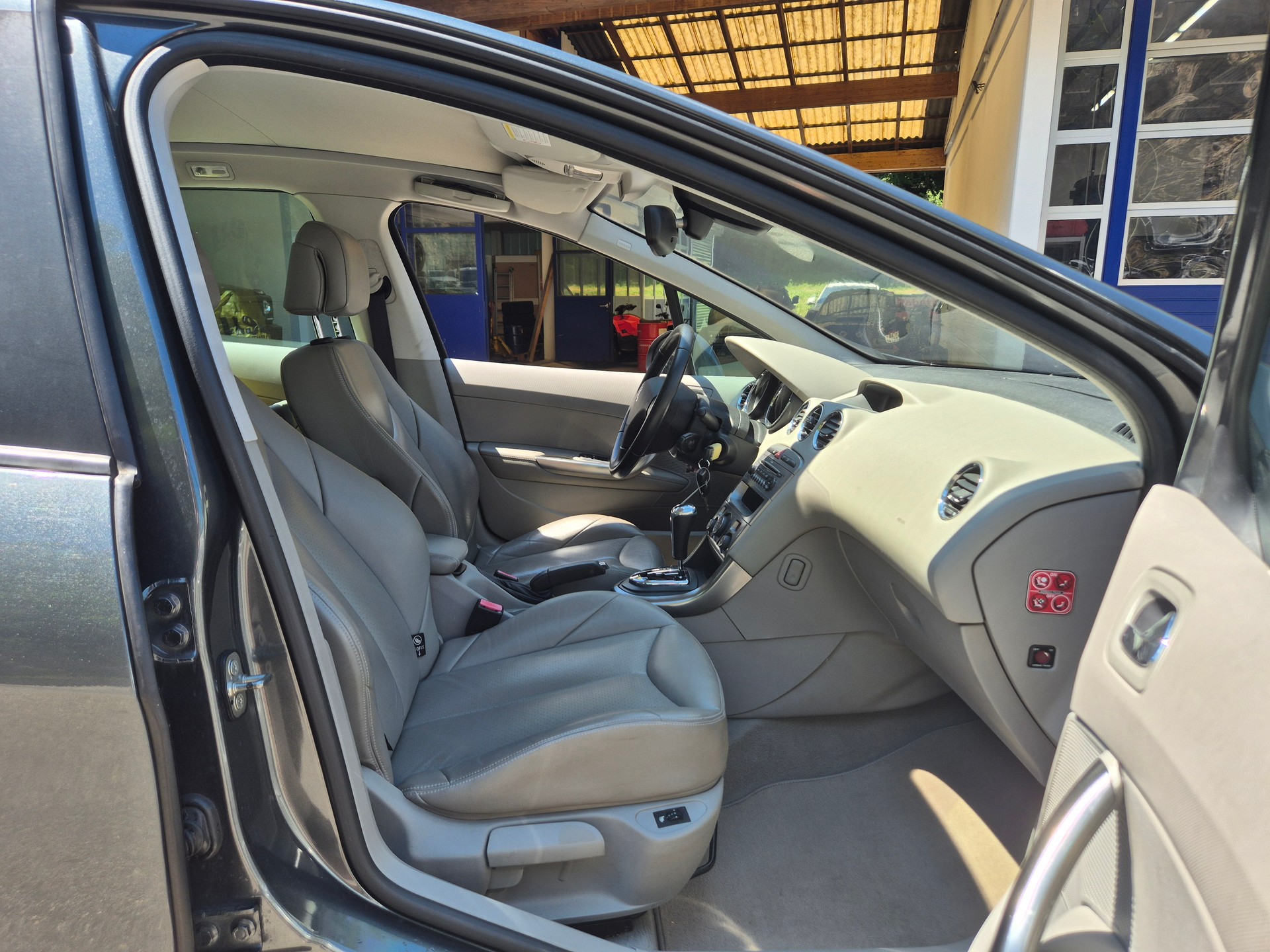 PEUGEOT 308 1.6 16V T XSI Automatic-image-21