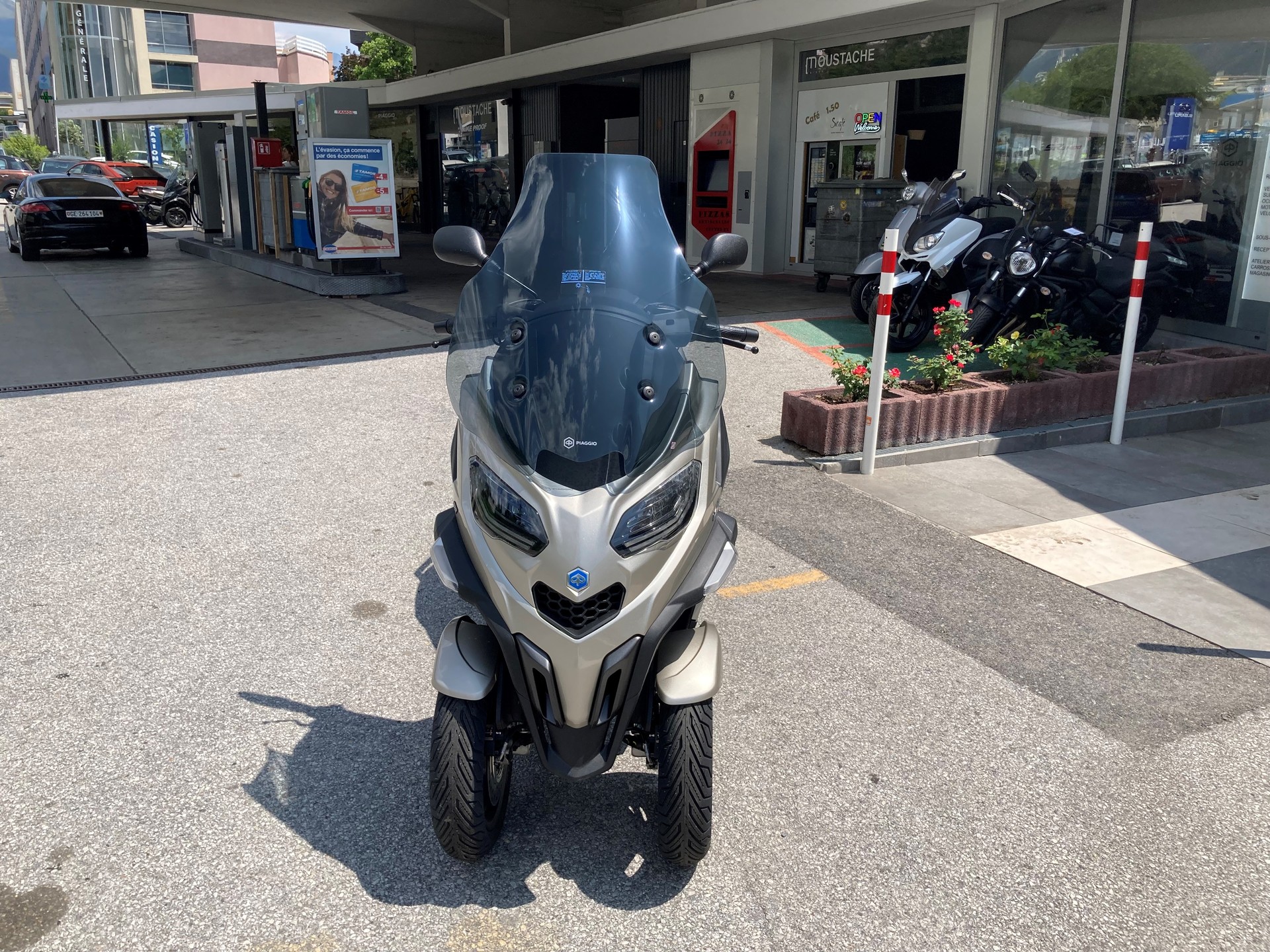 PIAGGIO MP3 400 RST-image-2