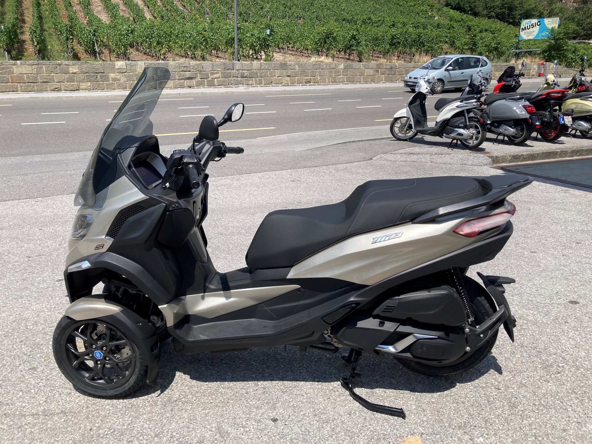 PIAGGIO MP3 400 RST-image-1