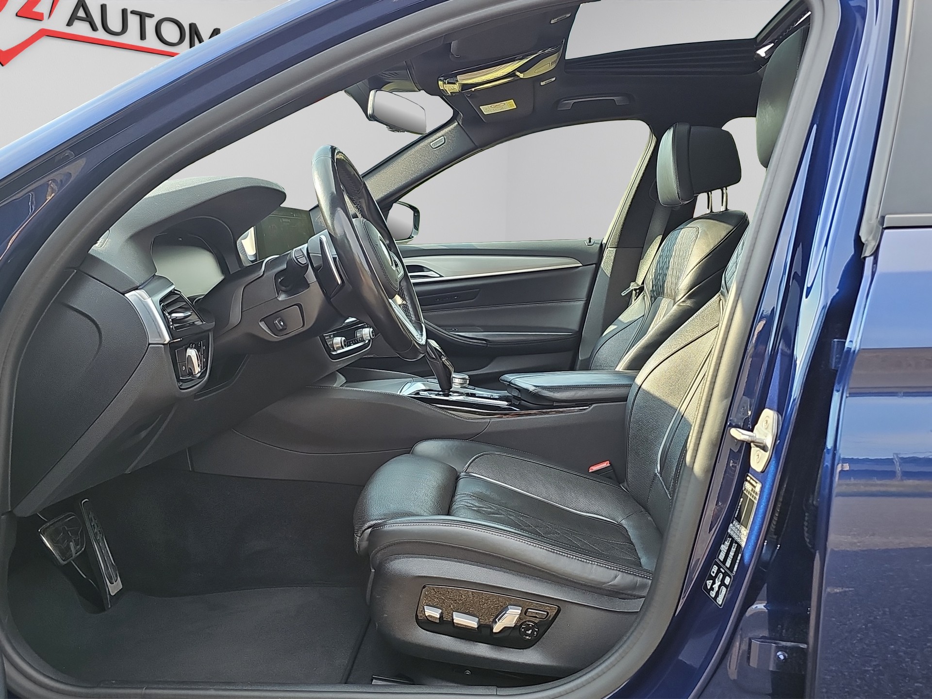 BMW M550i xDrive Steptronic-image-8