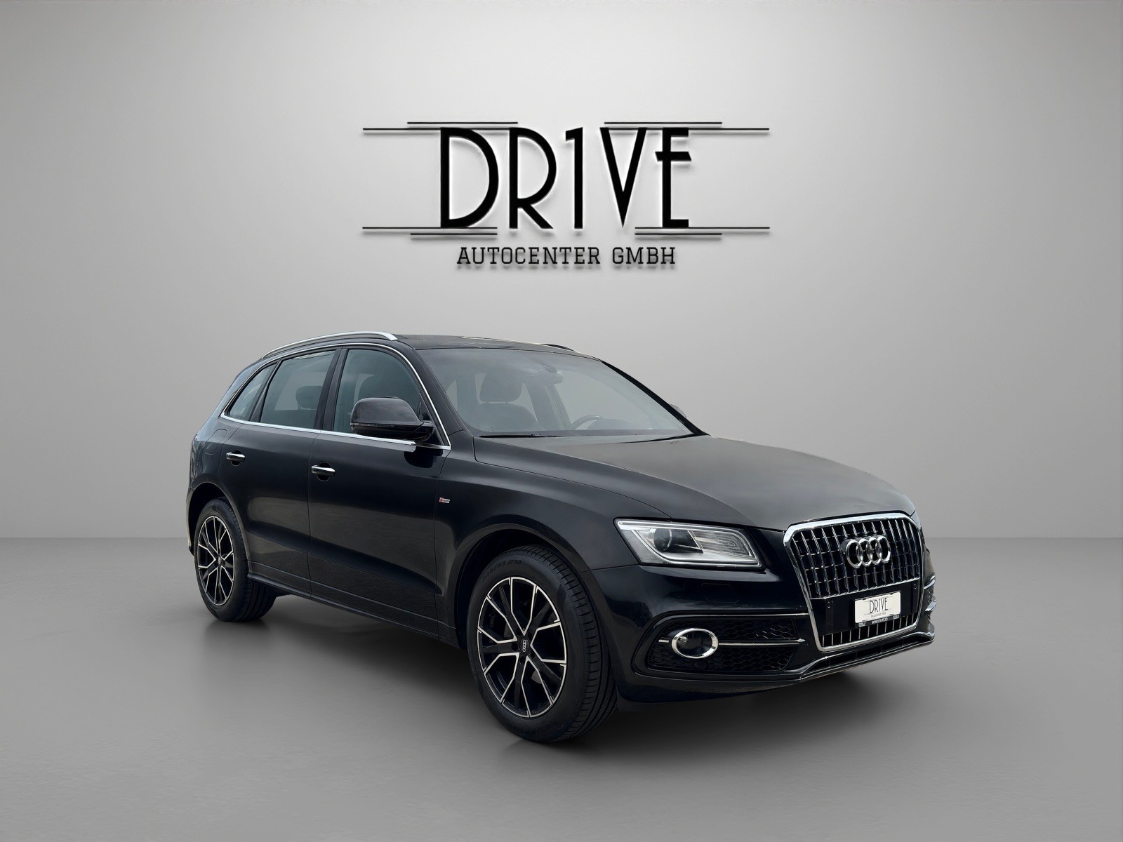 AUDI Q5 2.0 TDI S-tronic-showroom-element-2