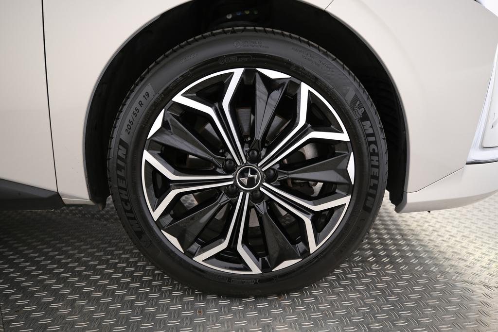 DS AUTOMOBILES 4 1.6 E-Tense La Première-image-12