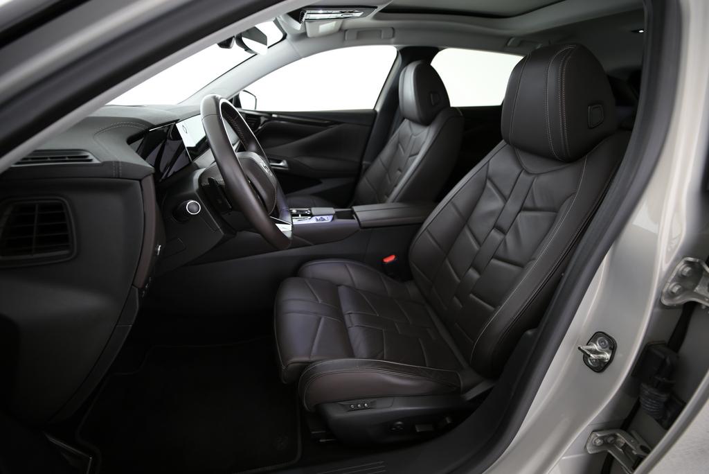DS AUTOMOBILES 4 1.6 E-Tense La Première-showroom-element-3