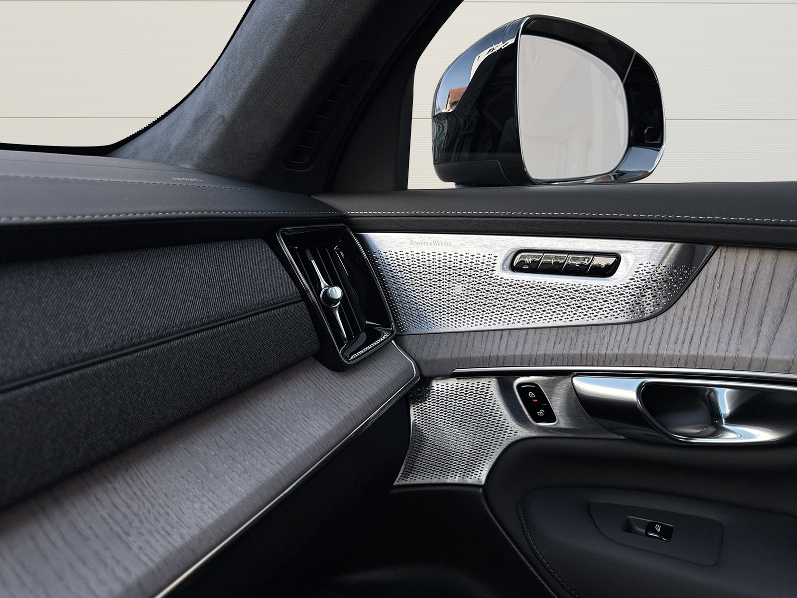 VOLVO XC90 2.0 T8 TE Ultra Dark eAWD-image-19