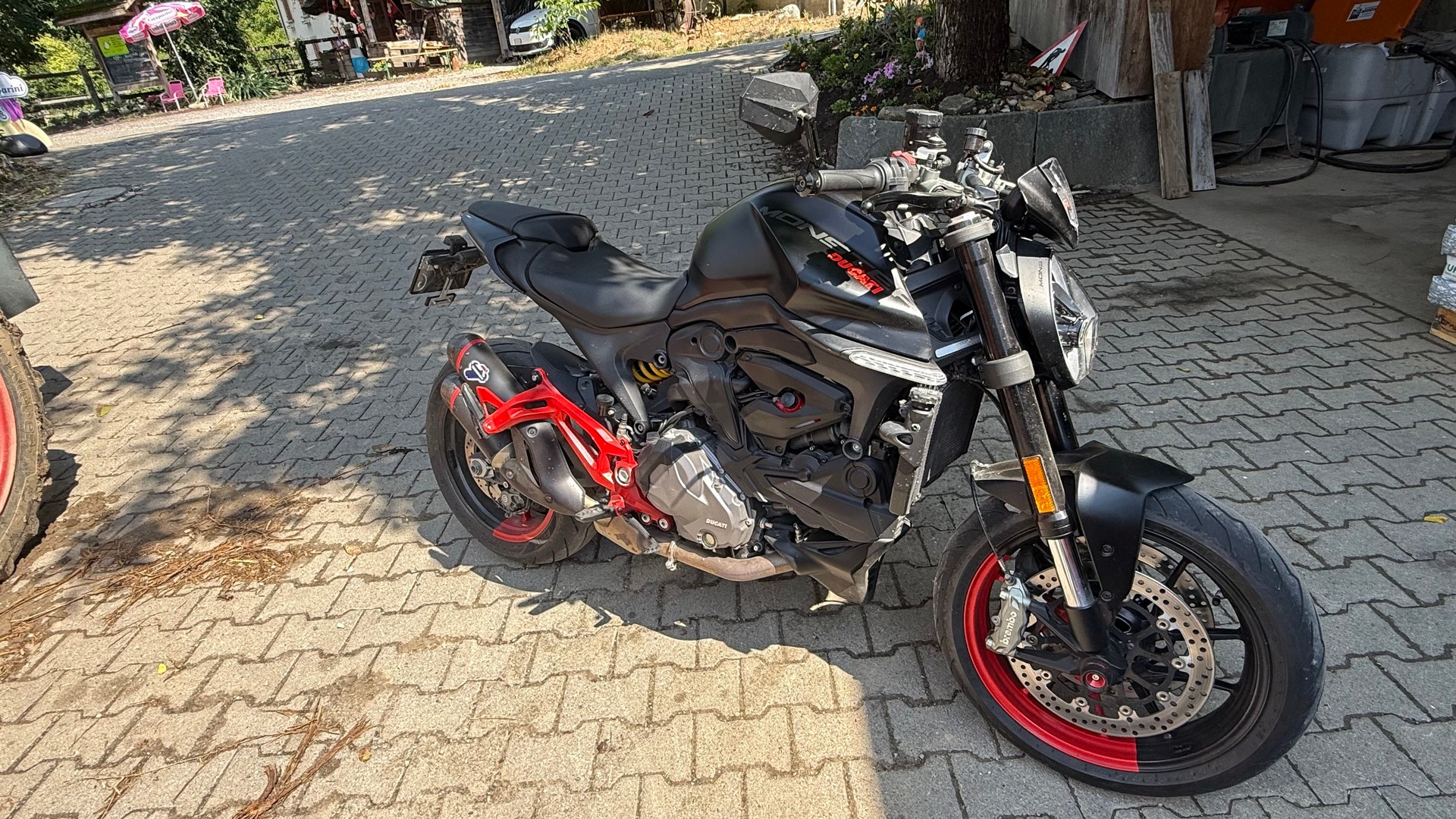 DUCATI Monster + 937 Dark Staealth-image-1