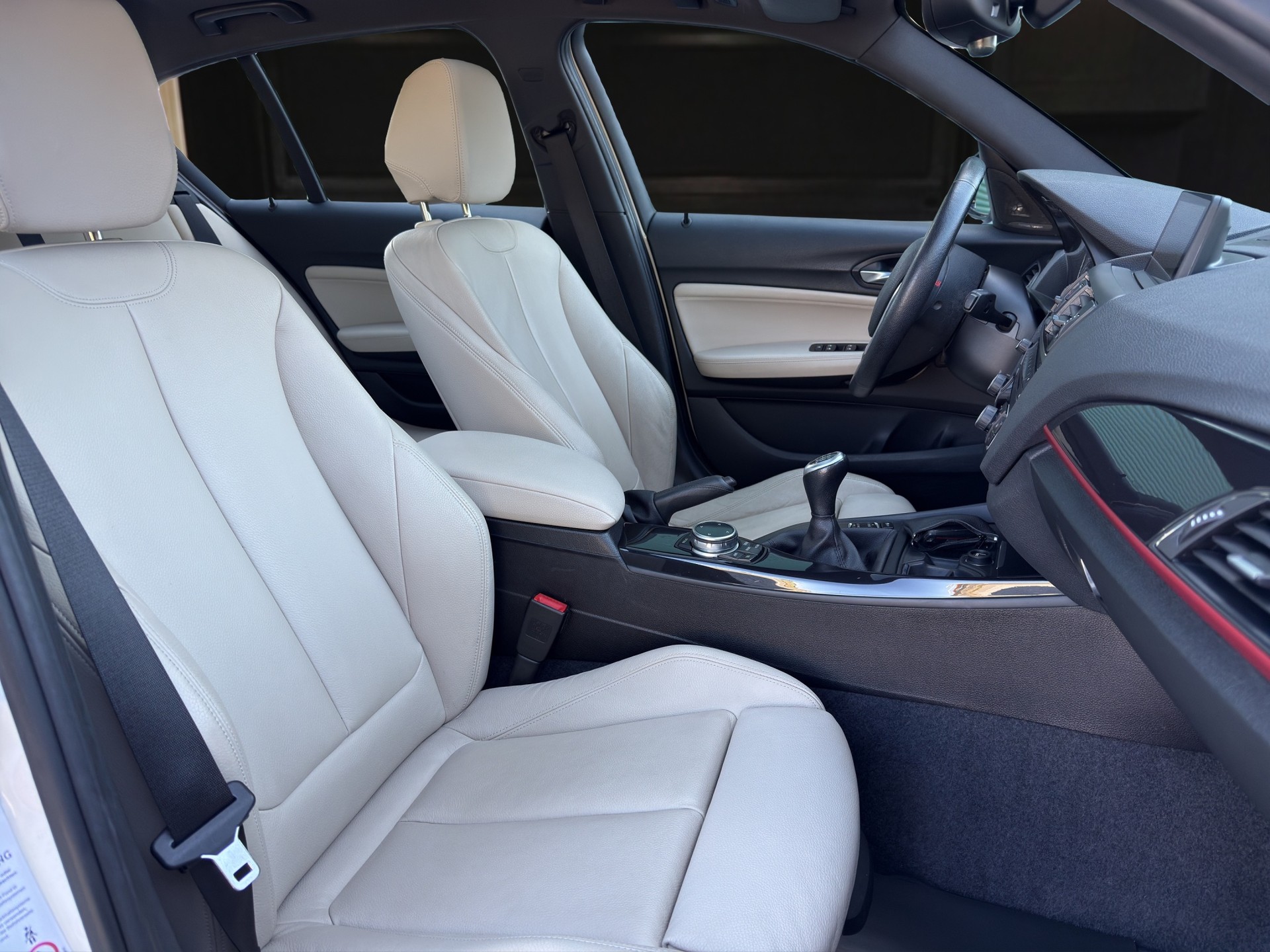 BMW 120d xDrive Sport Line-image-10
