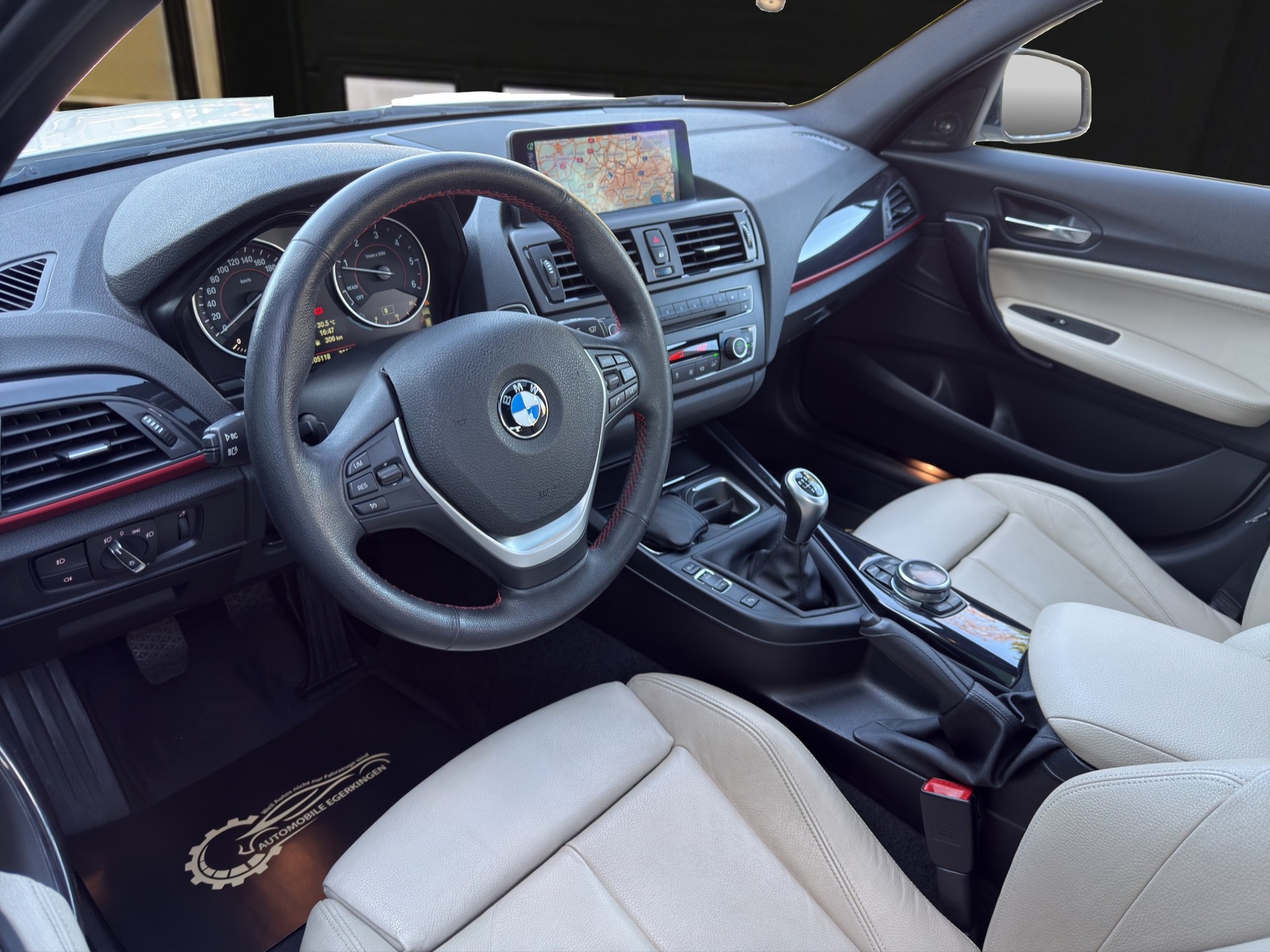 BMW 120d xDrive Sport Line-image-8