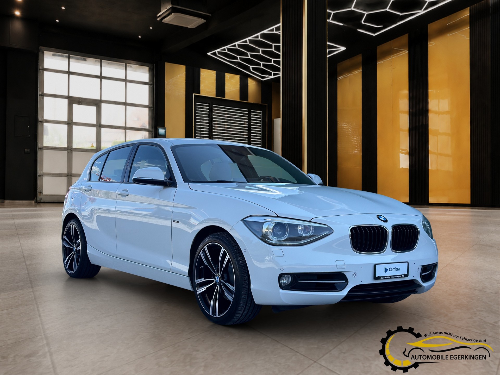 BMW 120d xDrive Sport Line-showroom-element-2