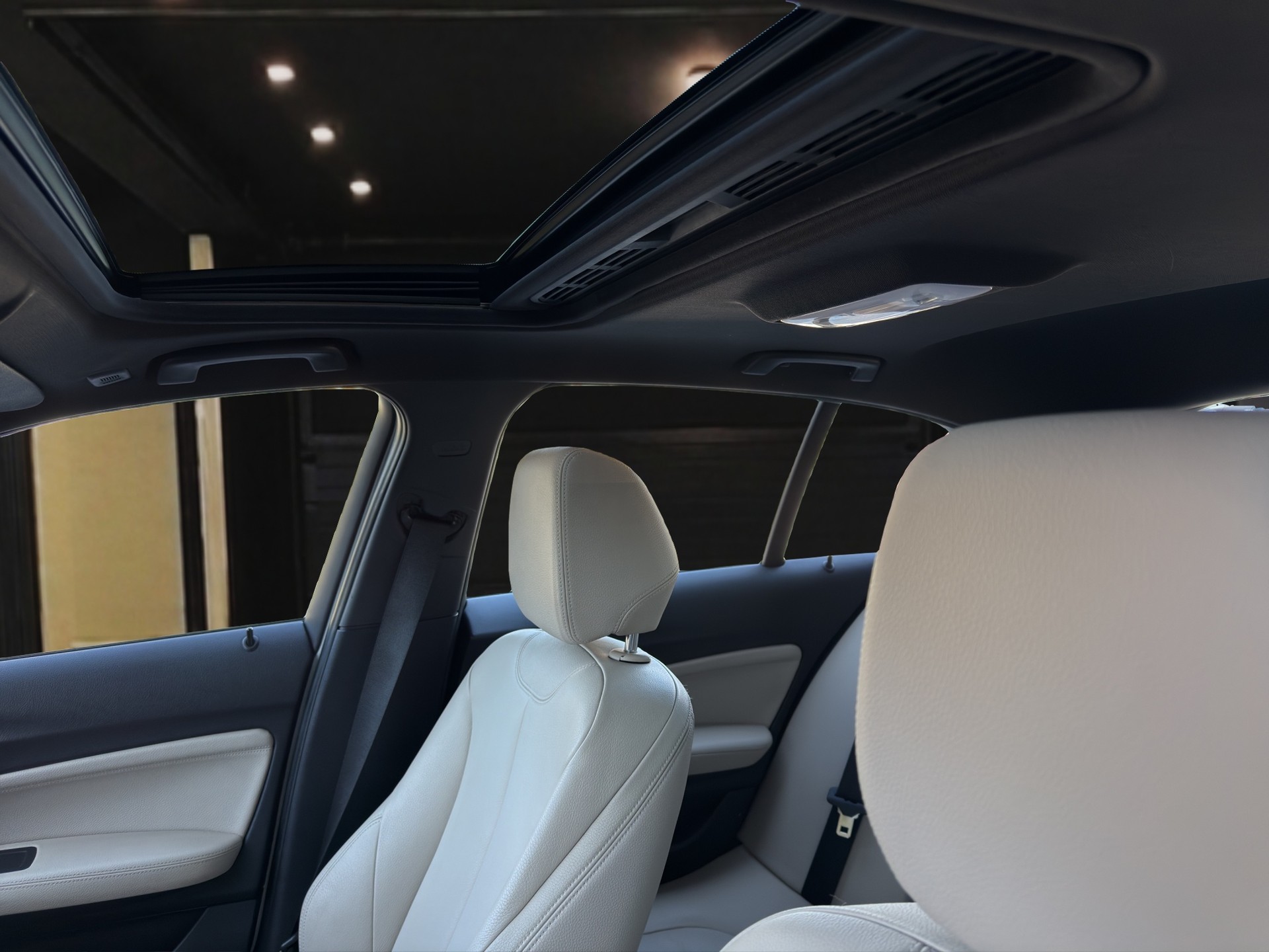 BMW 120d xDrive Sport Line-image-9