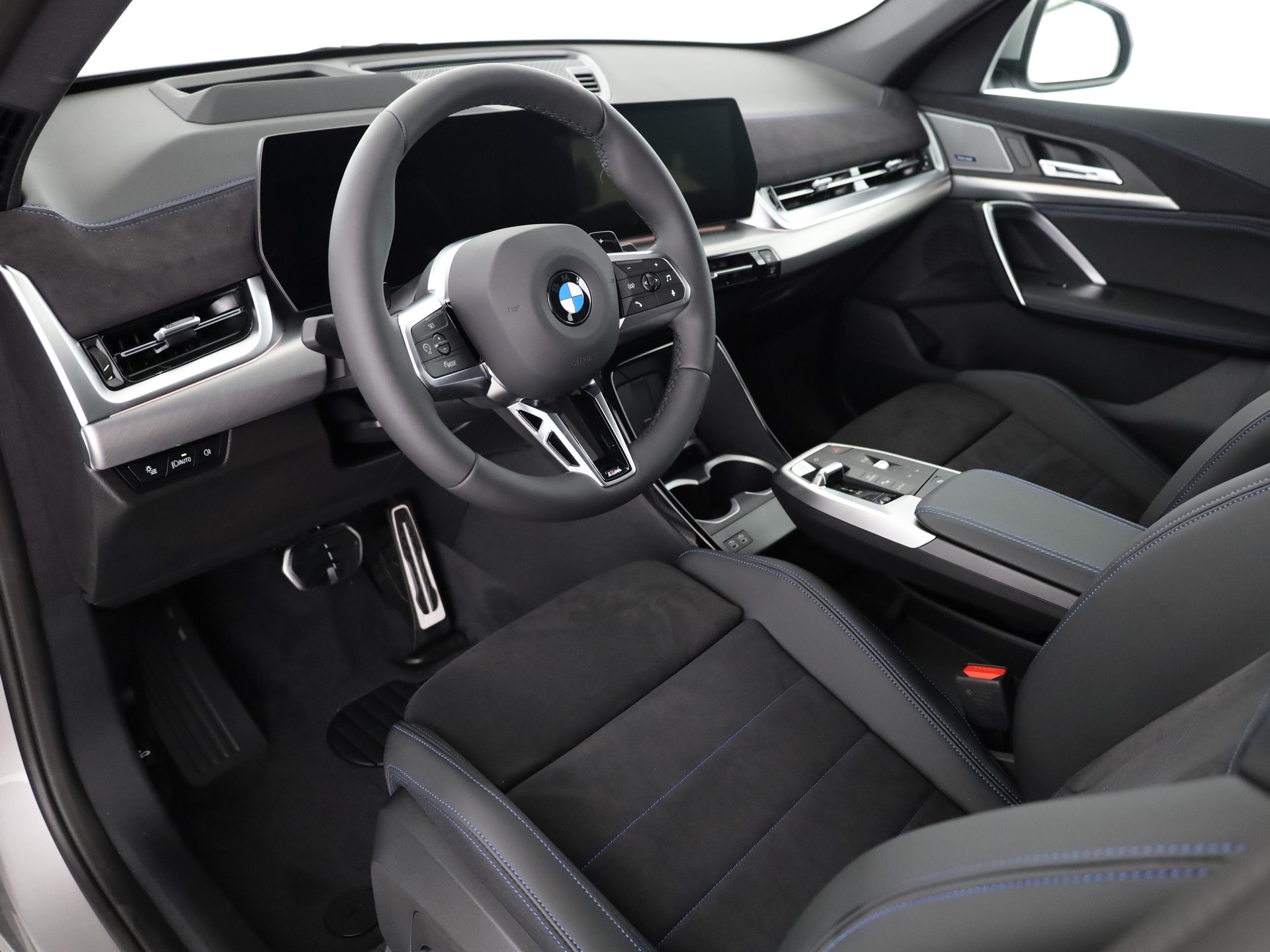 BMW X1 23i xDrive-image-12