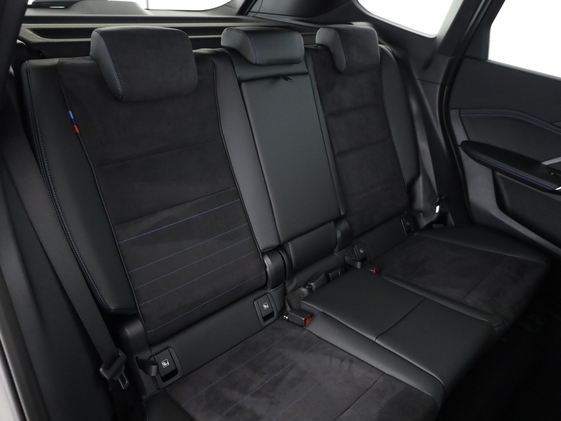 BMW X1 23i xDrive-image-16