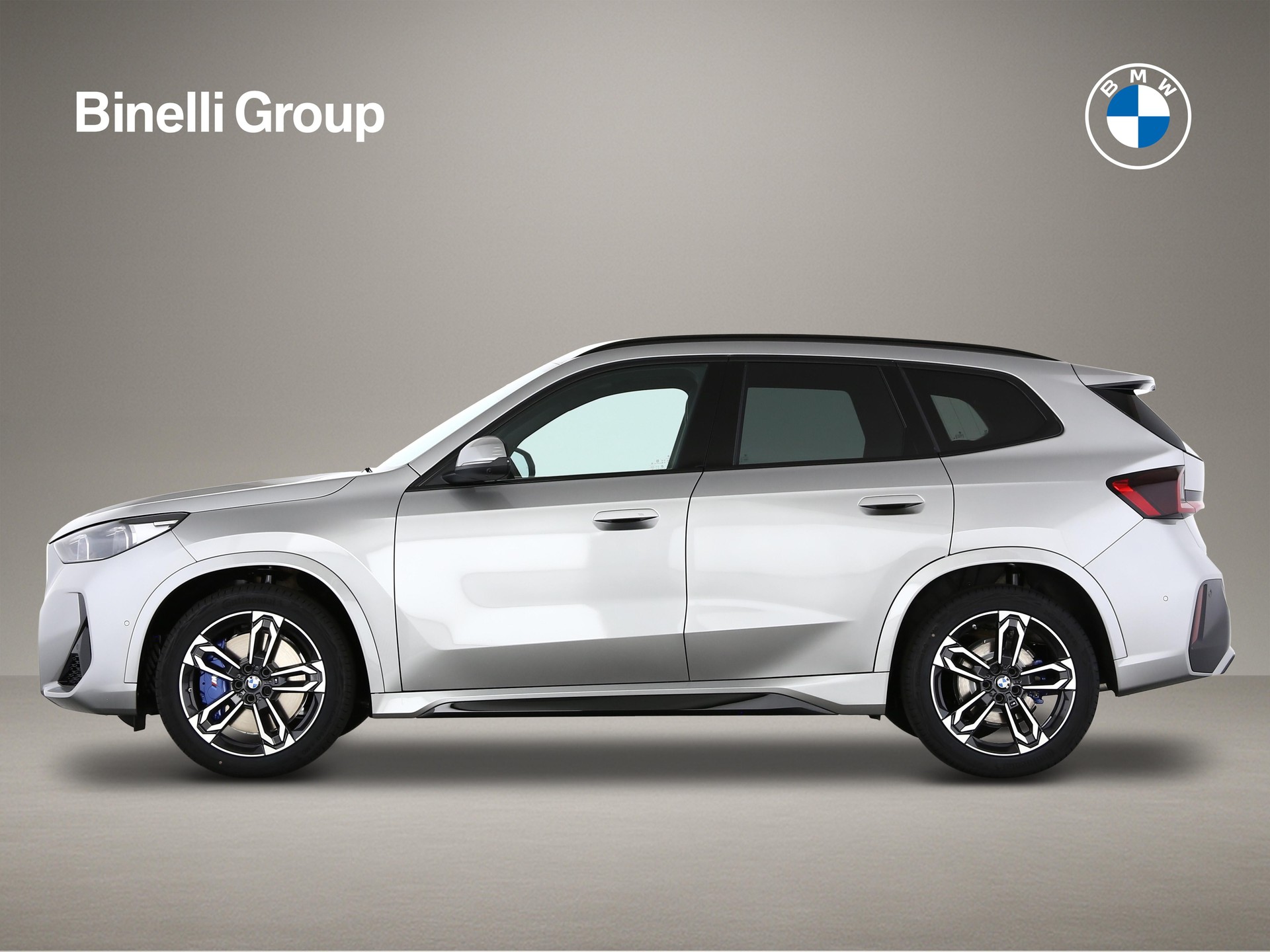 BMW X1 23i xDrive-showroom-element-2