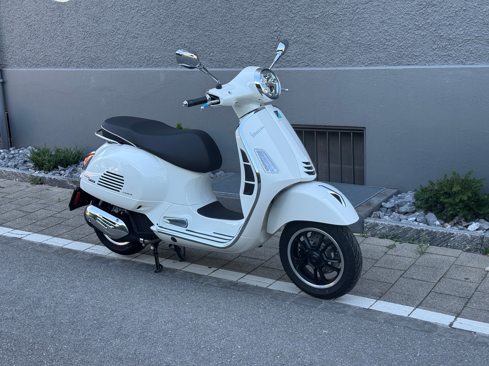 PIAGGIO Vespa GTS 125 Super RST Euro 5+-image-6