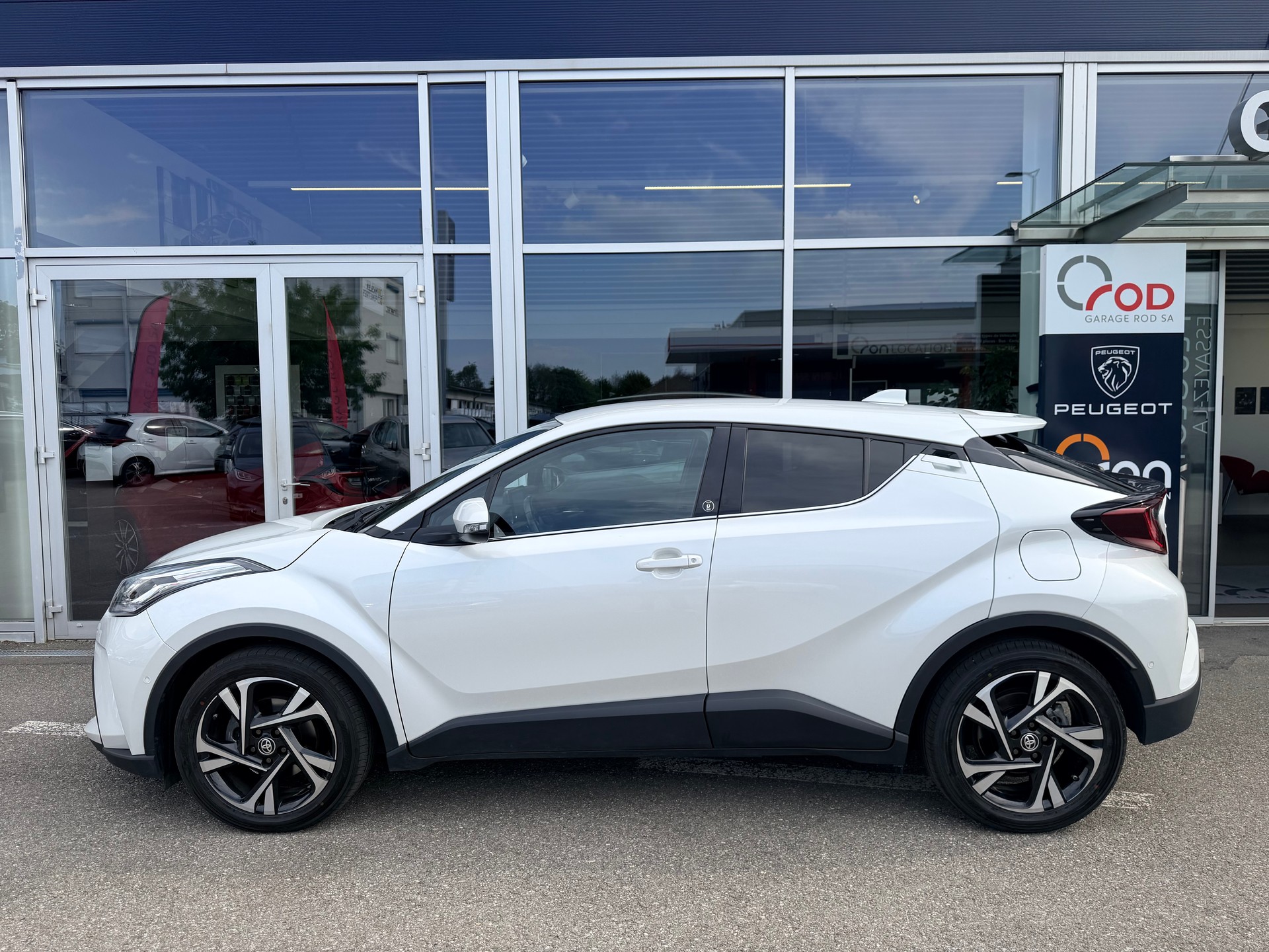 TOYOTA C-HR 2.0 HSD CVT Trend-showroom-element-1
