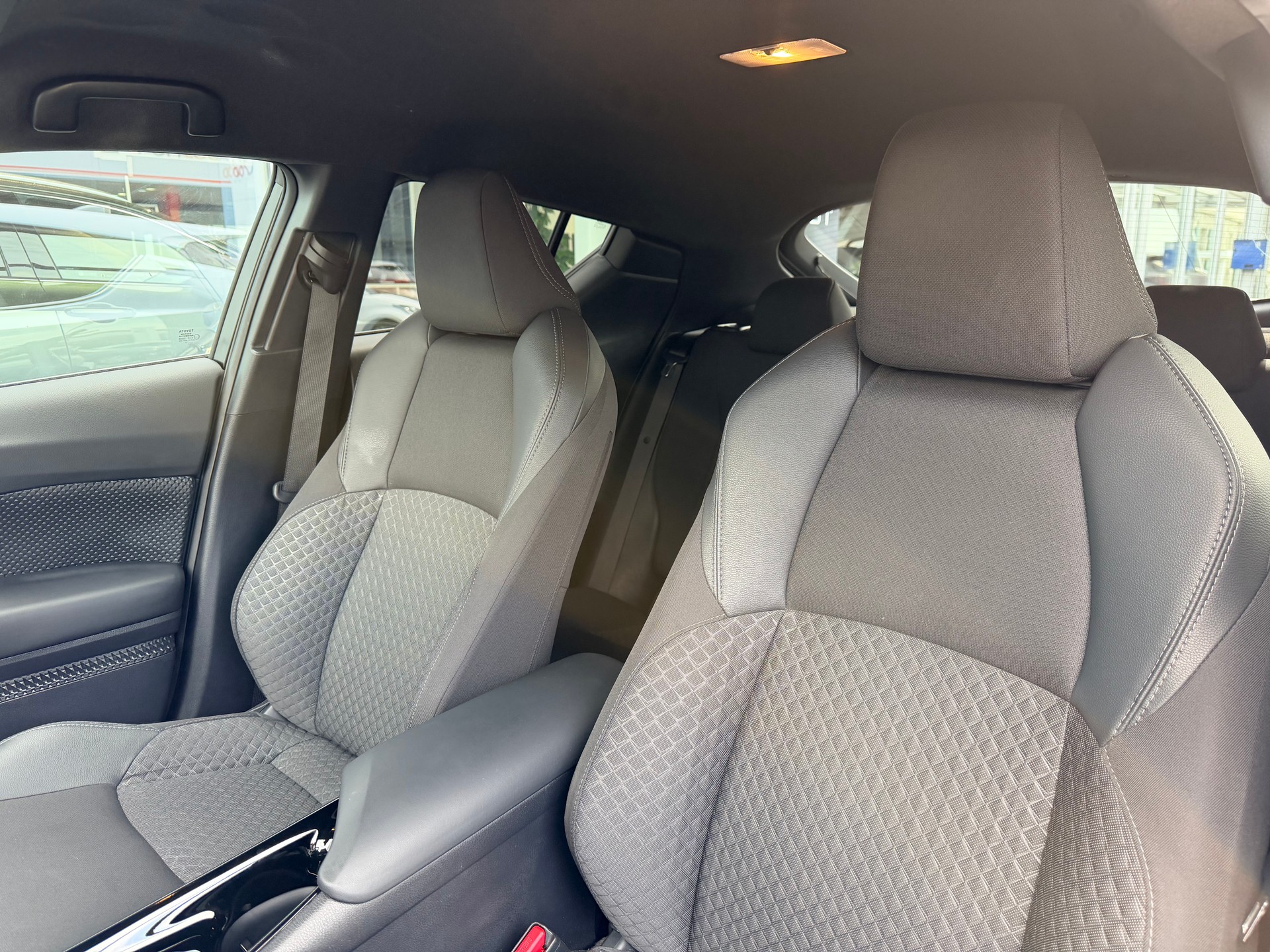 TOYOTA C-HR 2.0 HSD CVT Trend-image-12