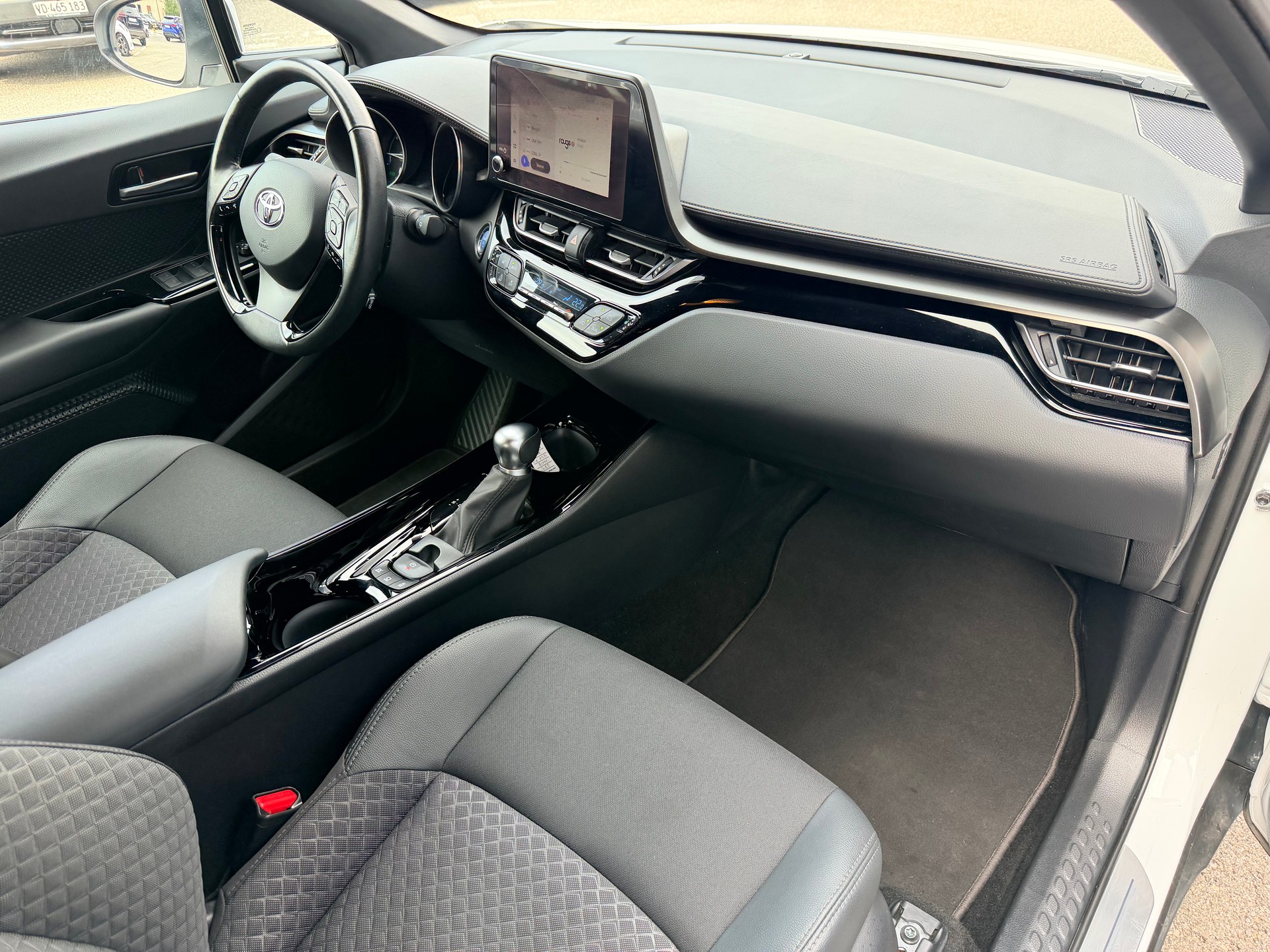 TOYOTA C-HR 2.0 HSD CVT Trend-image-11