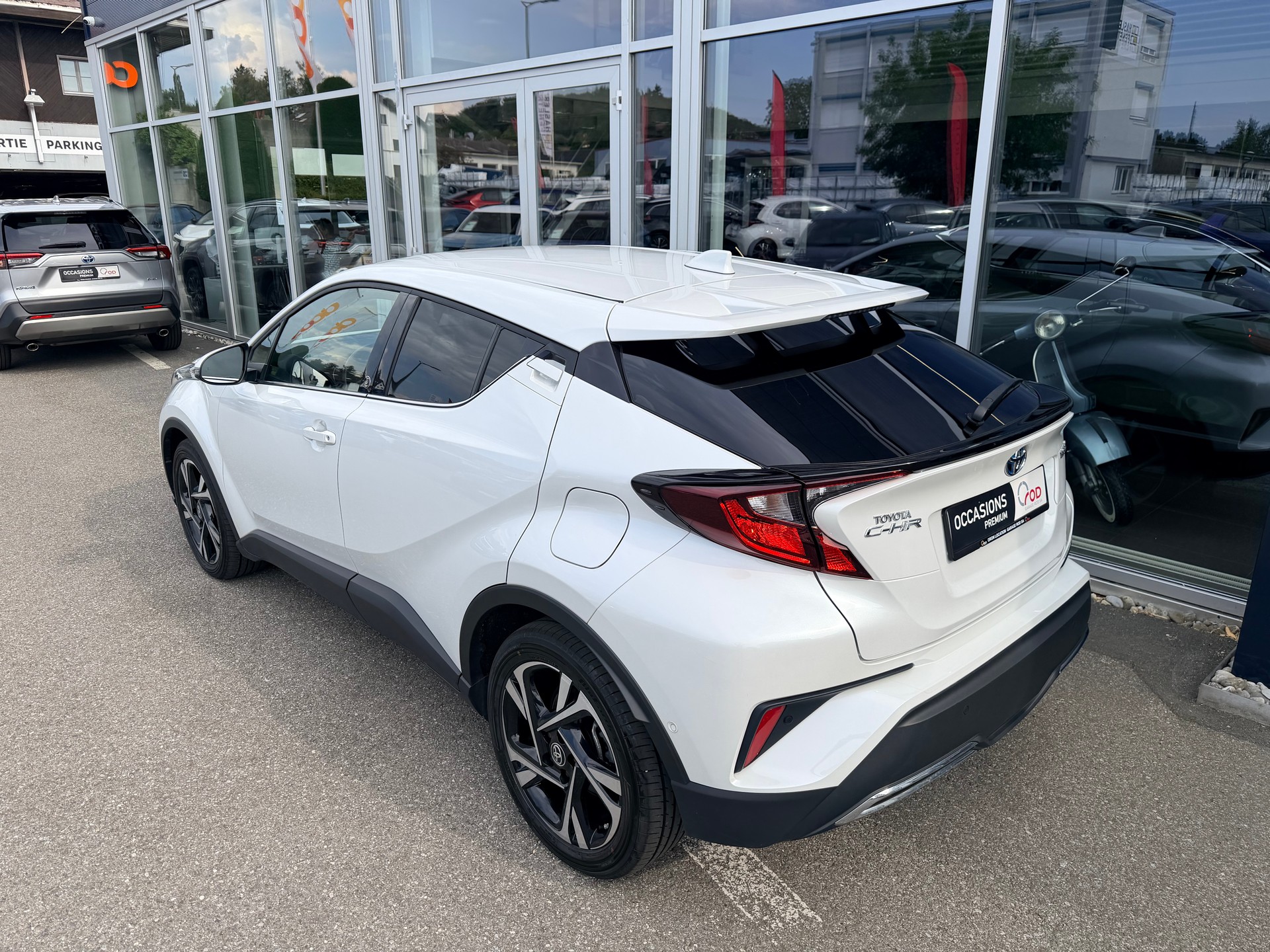 TOYOTA C-HR 2.0 HSD CVT Trend-image-5