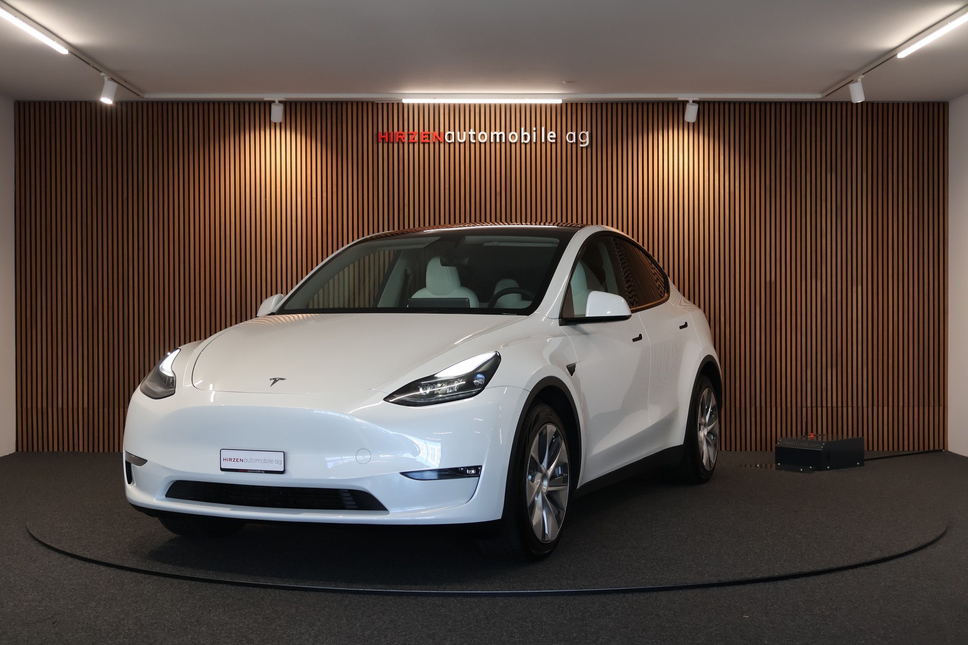 TESLA Model Y Long Range