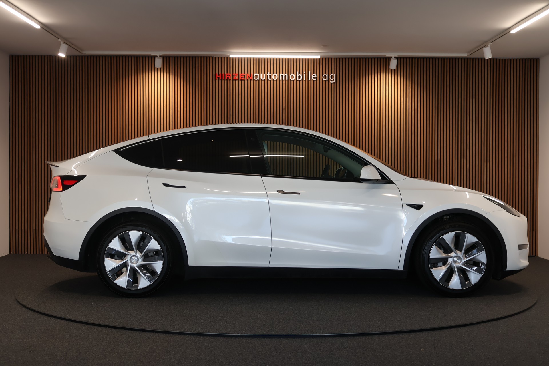 TESLA Model Y Long Range-image-5