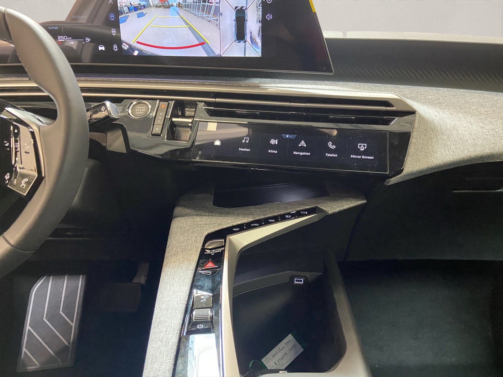 PEUGEOT 3008 1.2 Hybrid Allure-image-9