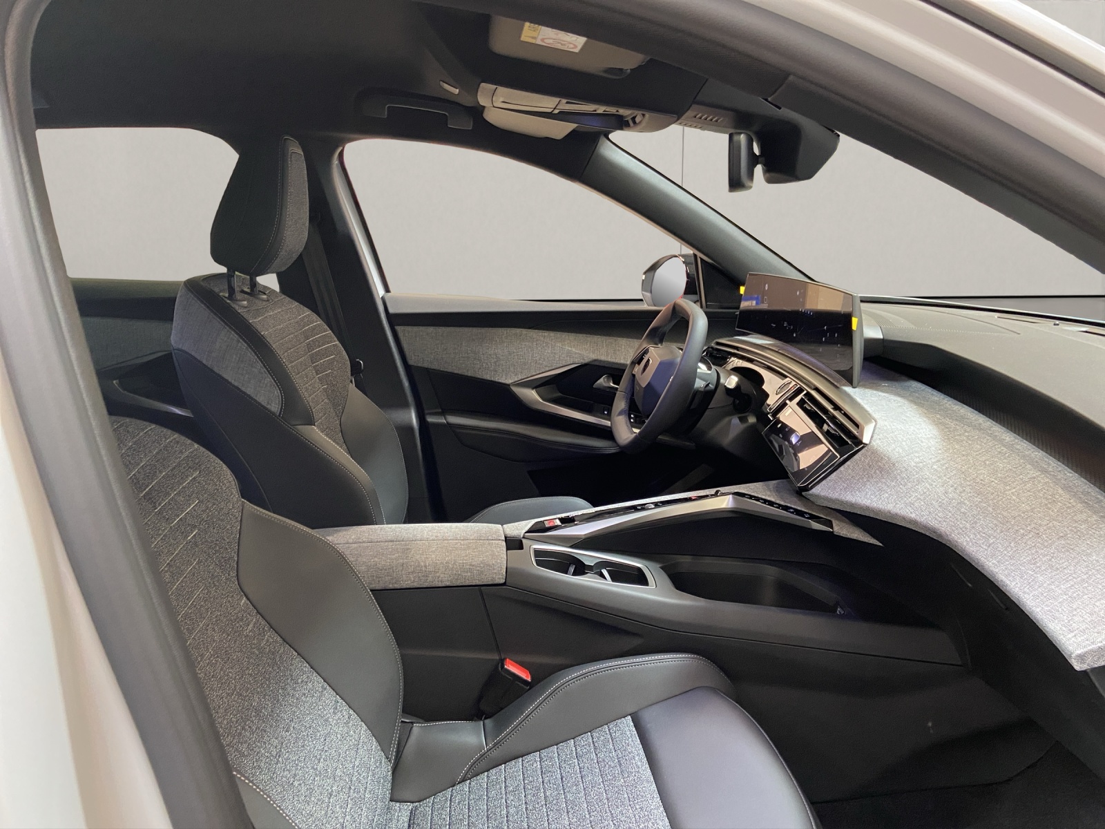 PEUGEOT 3008 1.2 Hybrid Allure-image-6