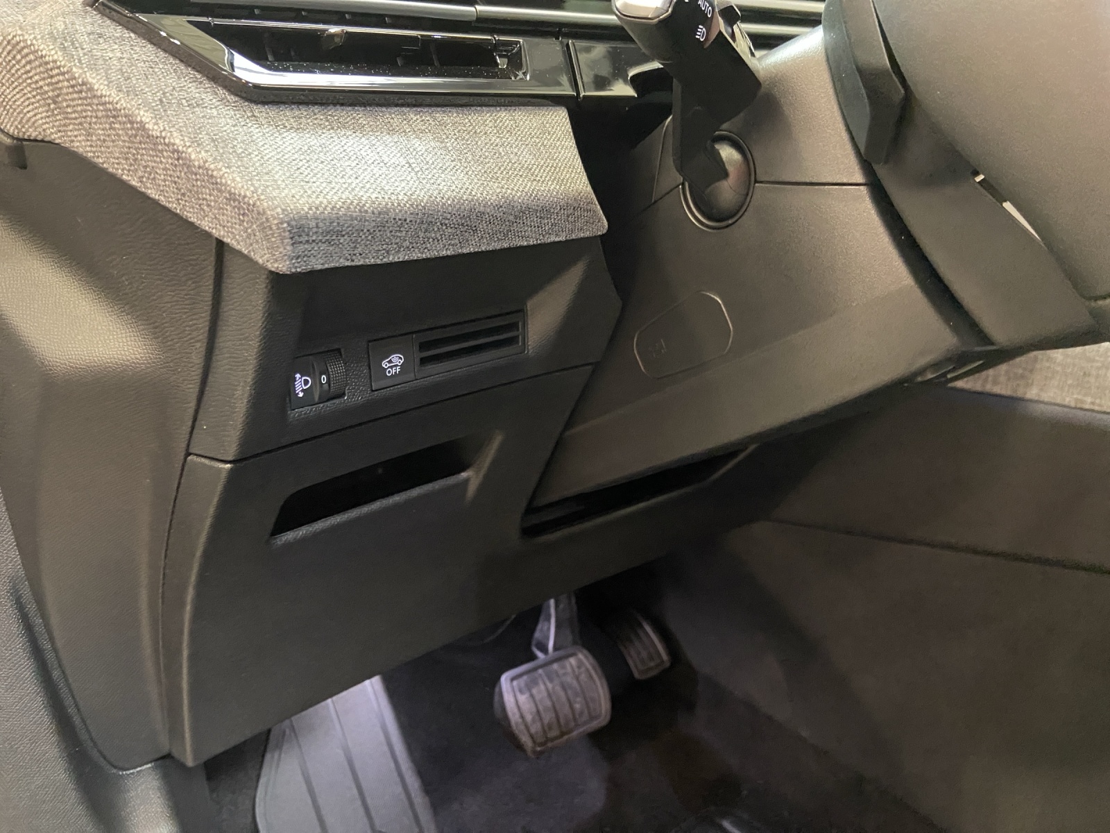PEUGEOT 3008 1.2 Hybrid Allure-image-10