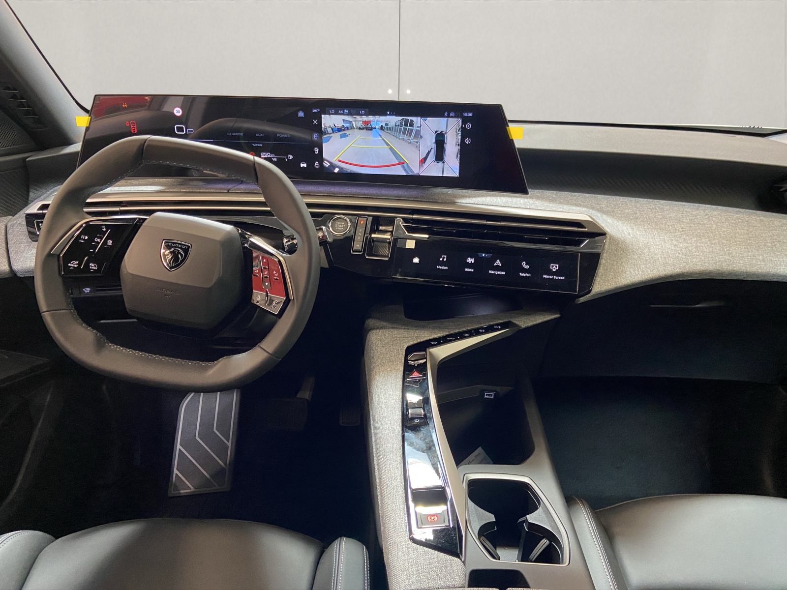 PEUGEOT 3008 1.2 Hybrid Allure-image-8