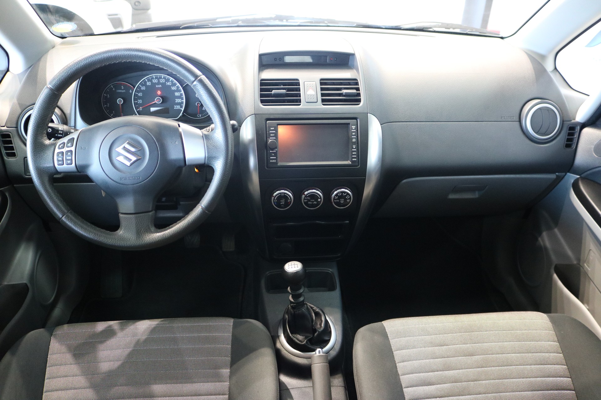 SUZUKI SX4 1.9 TD GL Top 4WD 100TH ANNIVERSARY-image-30