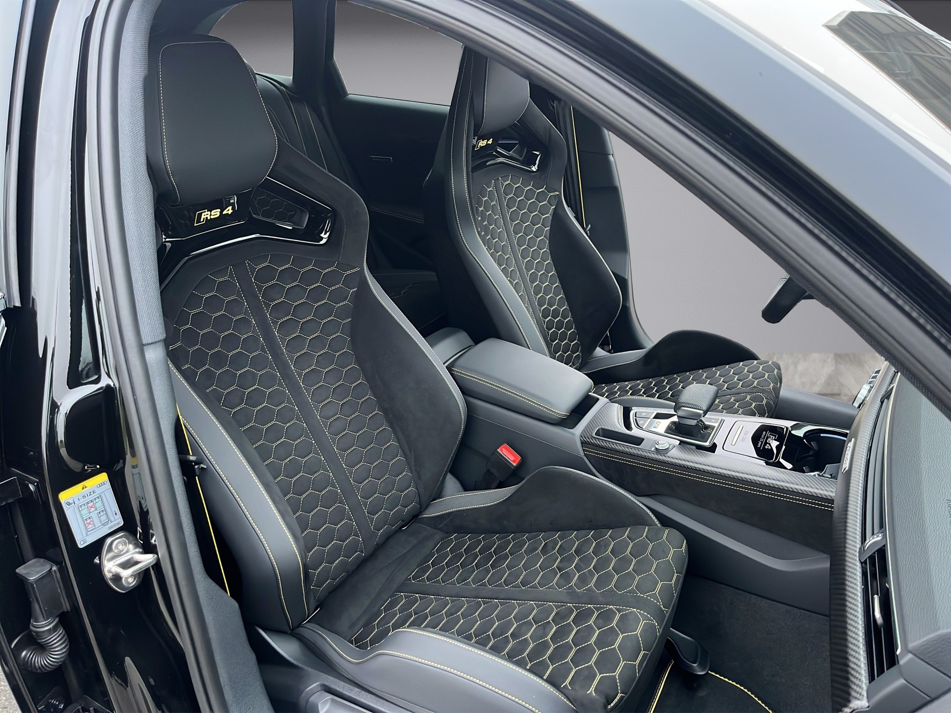AUDI RS4 Avant 25 year edition quattro tiptronic*Limitiert Nr. 243 von 250 Stück, 470PS, Keramik-Bremsen, Head-up, (5-Jahre Garantie)-image-21