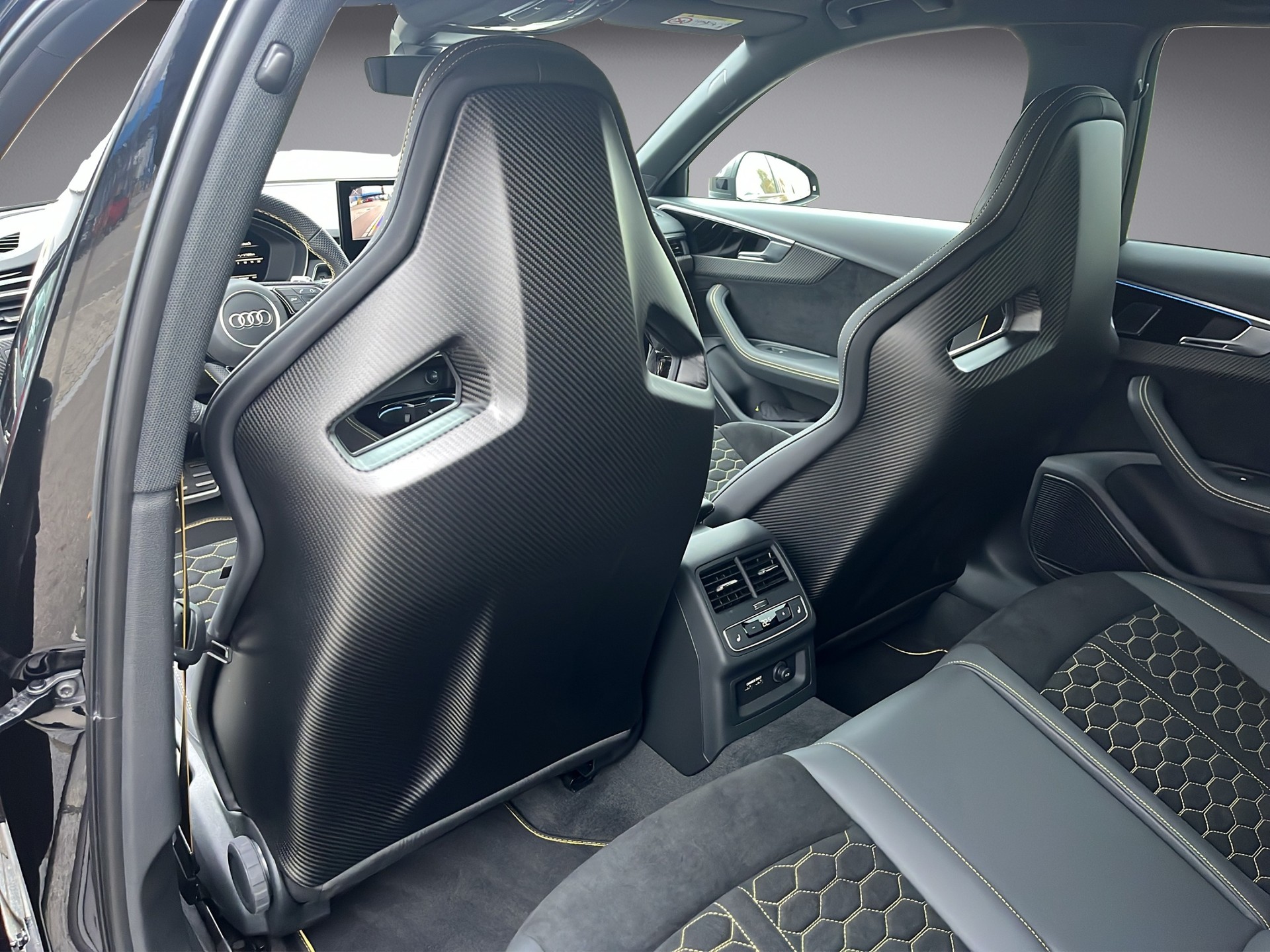 AUDI RS4 Avant 25 year edition quattro tiptronic*Limitiert Nr. 243 von 250 Stück, 470PS, Keramik-Bremsen, Head-up, (5-Jahre Garantie)-image-19