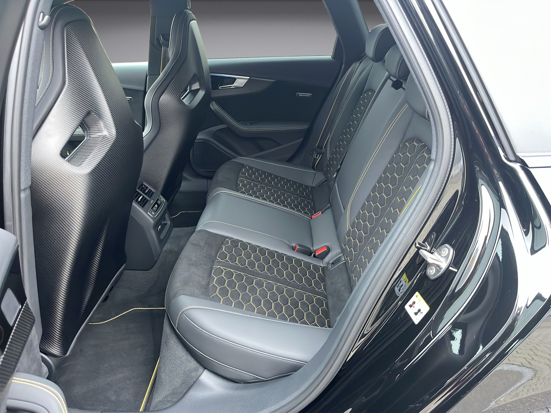 AUDI RS4 Avant 25 year edition quattro tiptronic*Limitiert Nr. 243 von 250 Stück, 470PS, Keramik-Bremsen, Head-up, (5-Jahre Garantie)-image-18