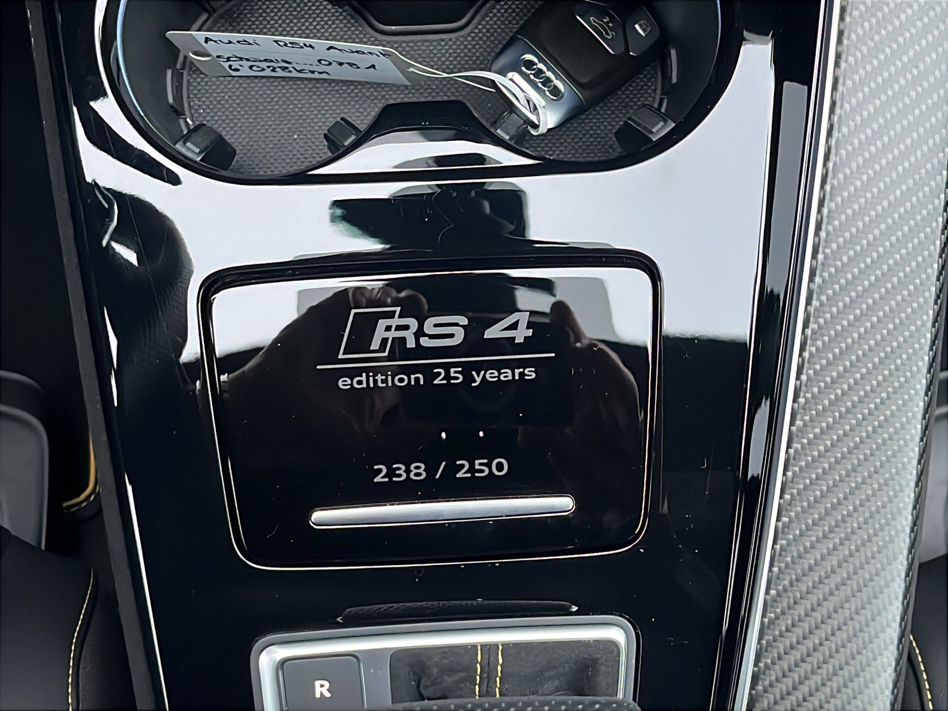 AUDI RS4 Avant 25 year edition quattro tiptronic*Limitiert Nr. 243 von 250 Stück, 470PS, Keramik-Bremsen, Head-up, (5-Jahre Garantie)-image-23